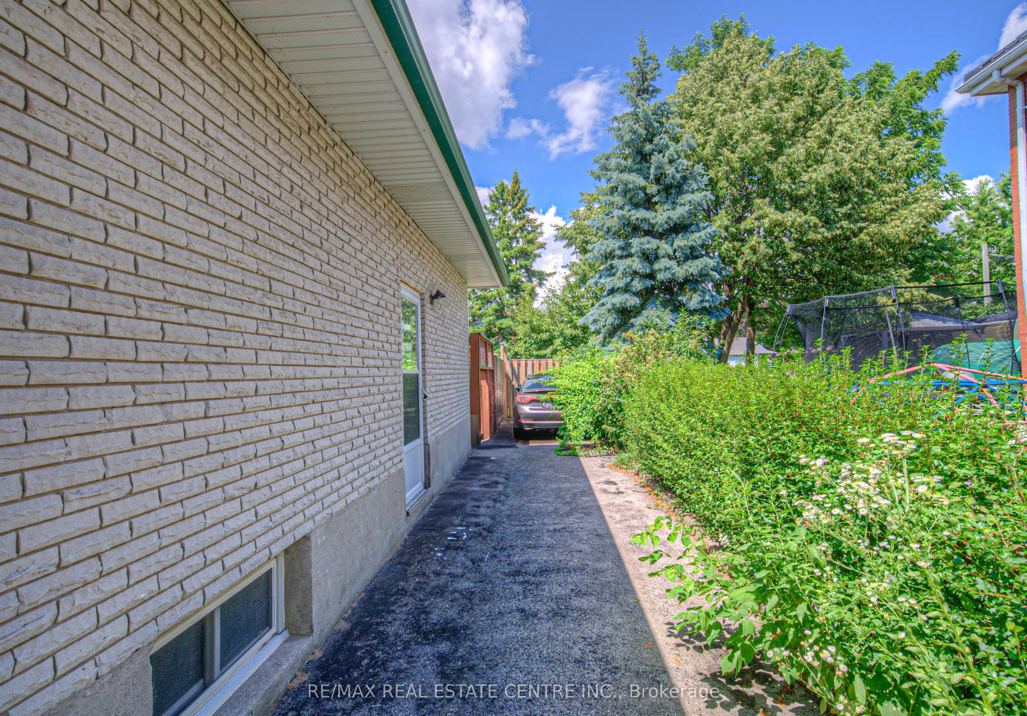 523 Dunbar Road