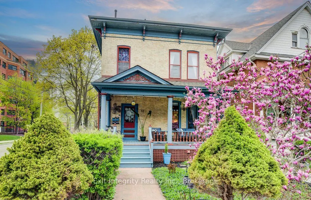 32 Ellen Street E