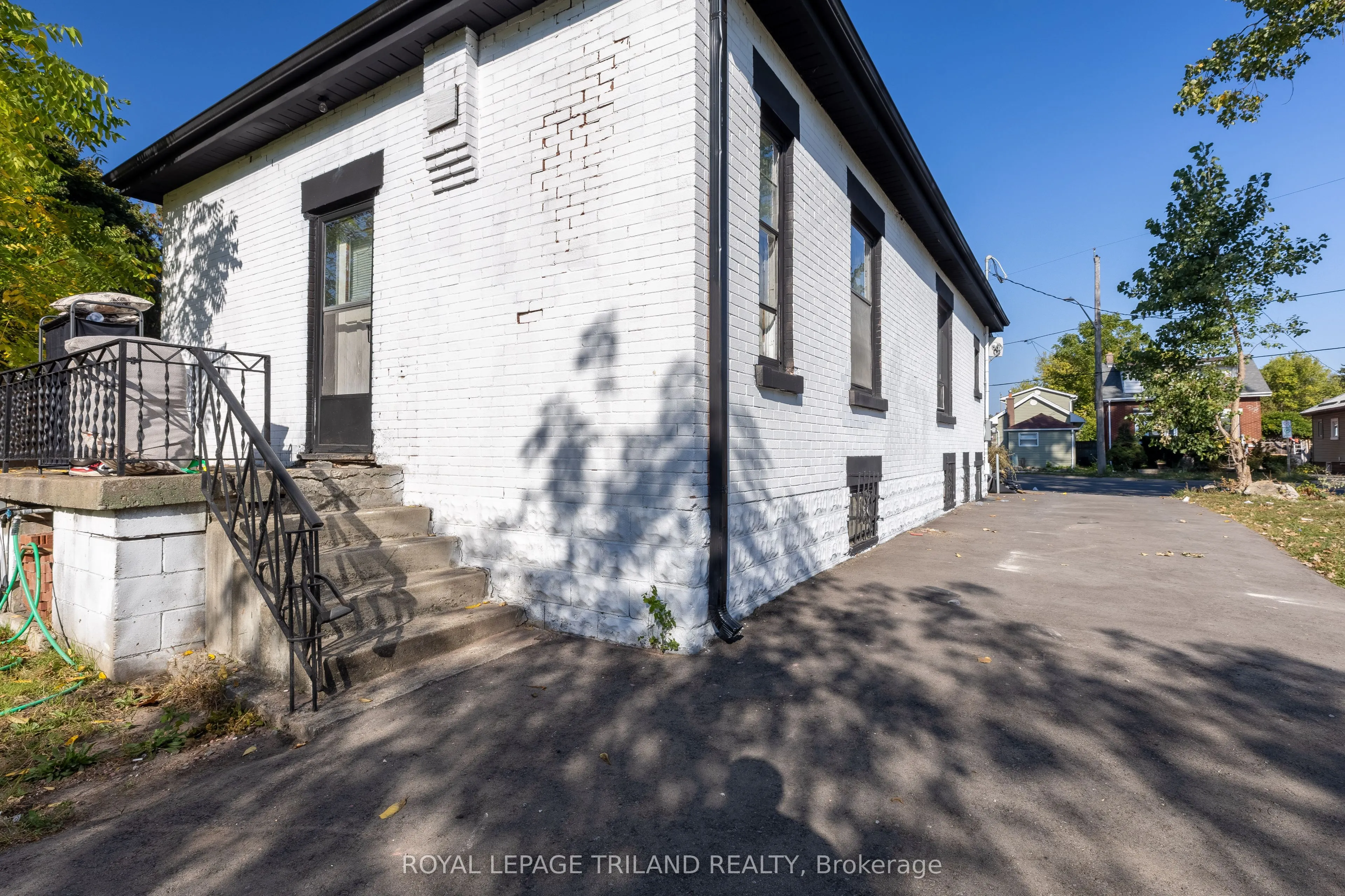 633 Hamilton Road