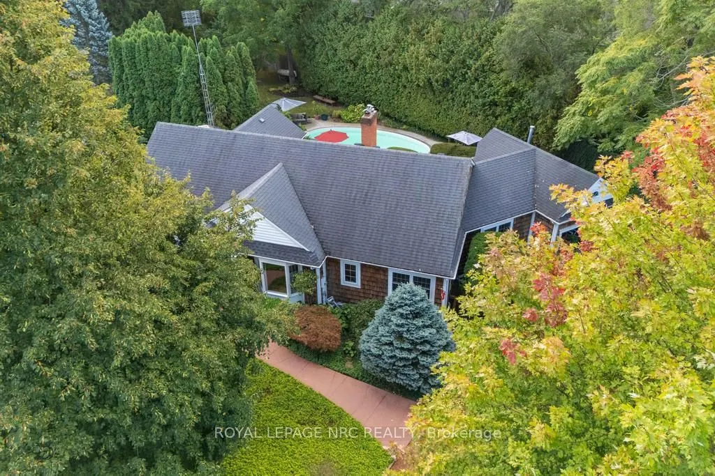 7 Christopher Street