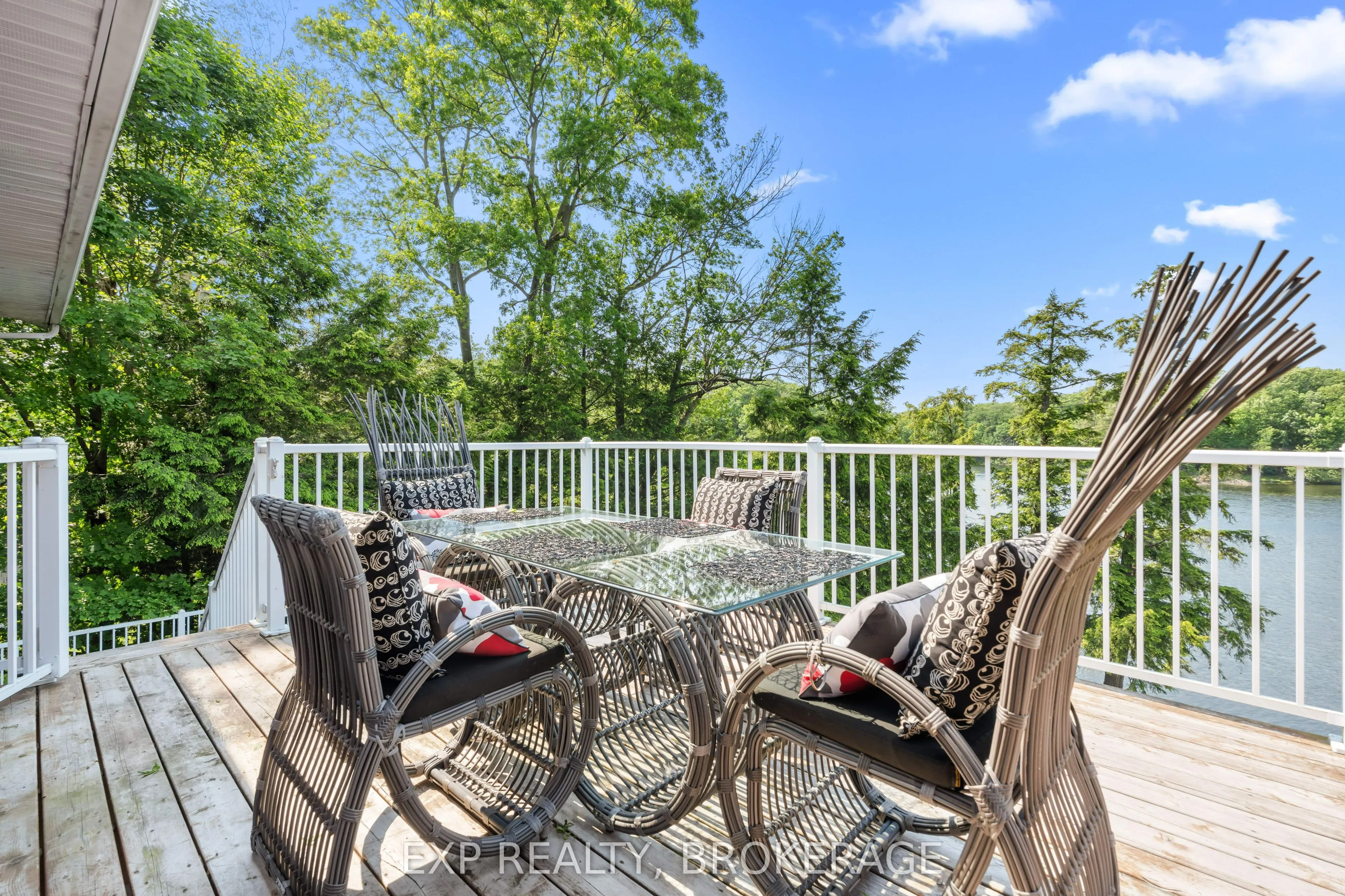 5525 RIDEAU Road