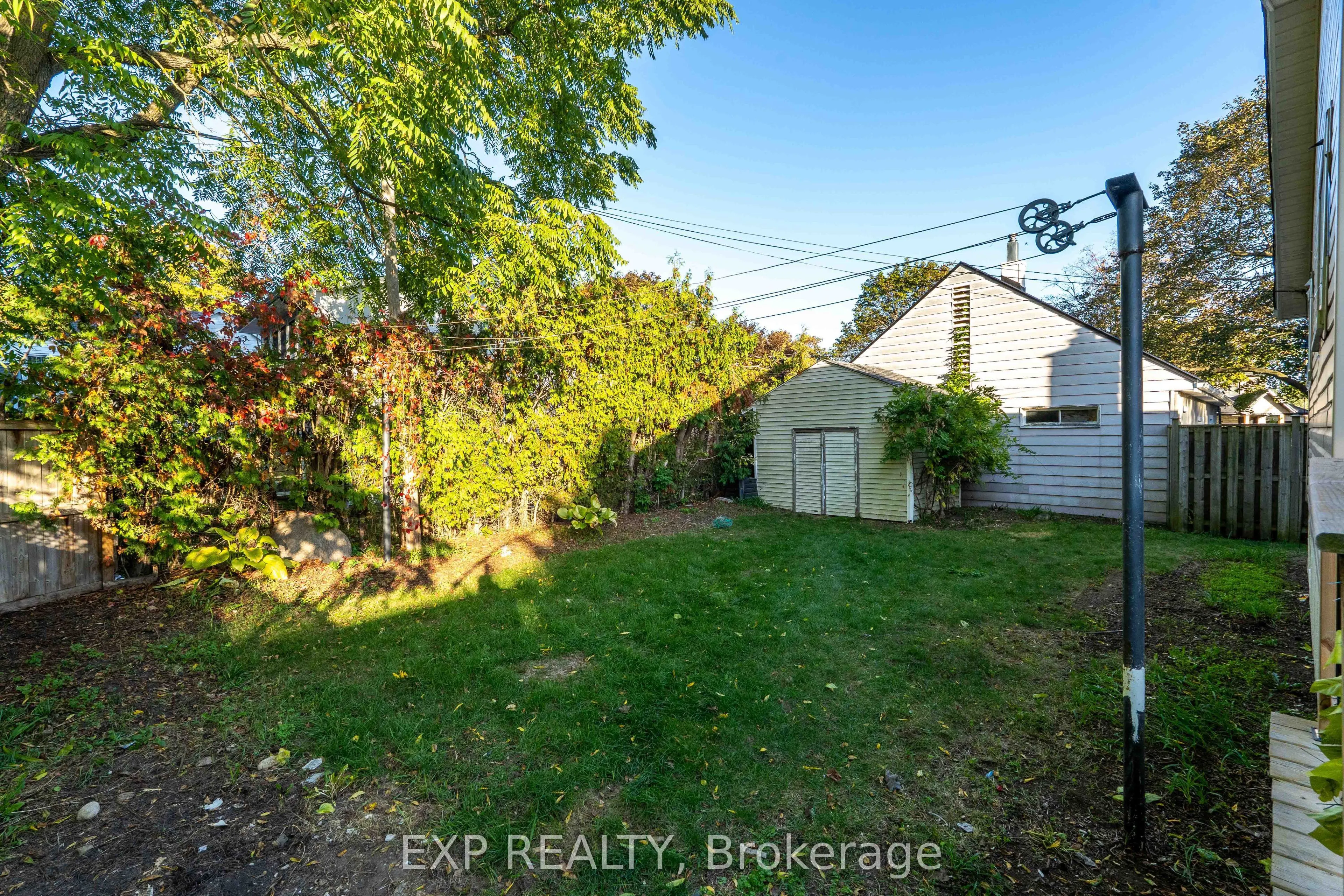 41 Alma Street N