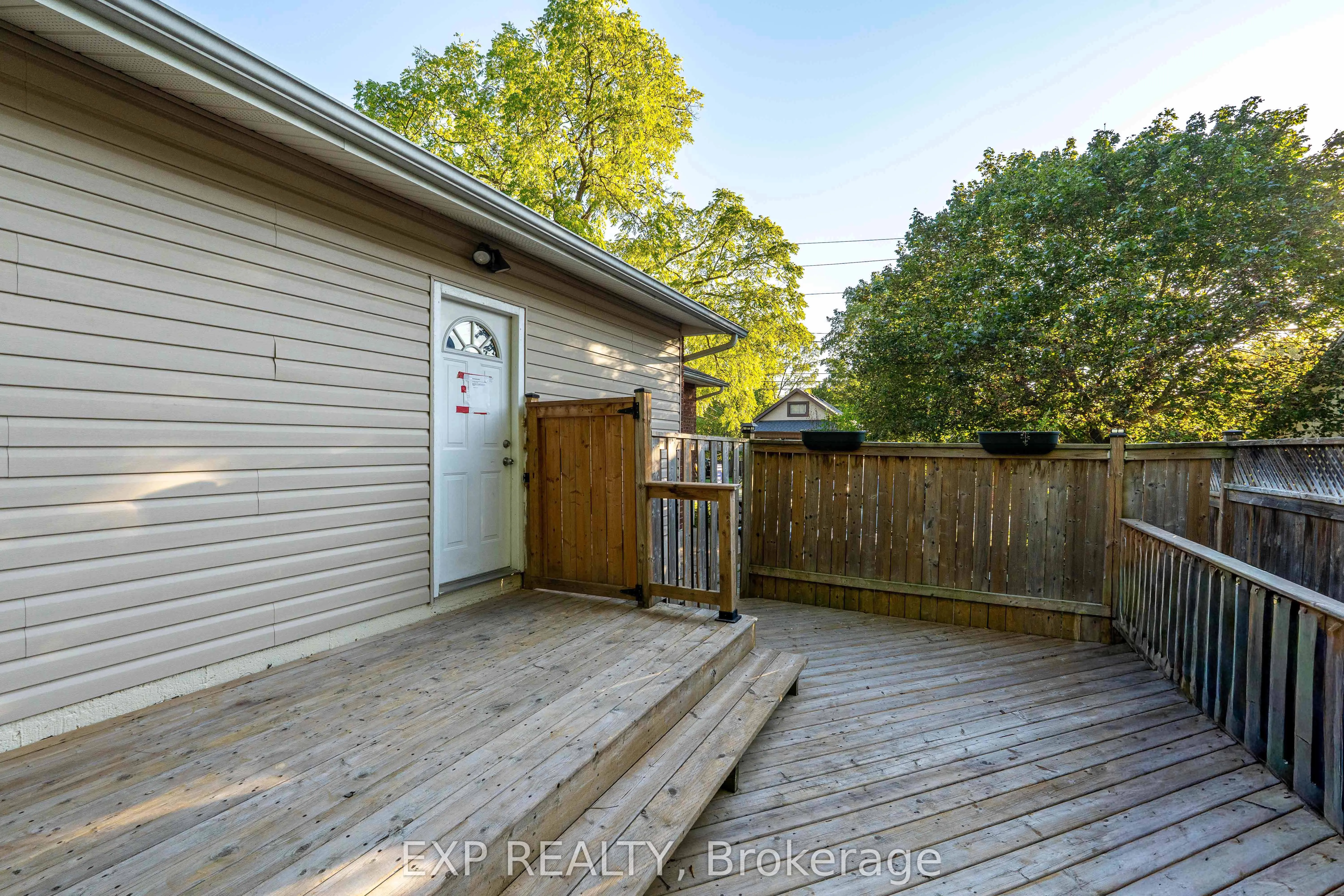 41 Alma Street N