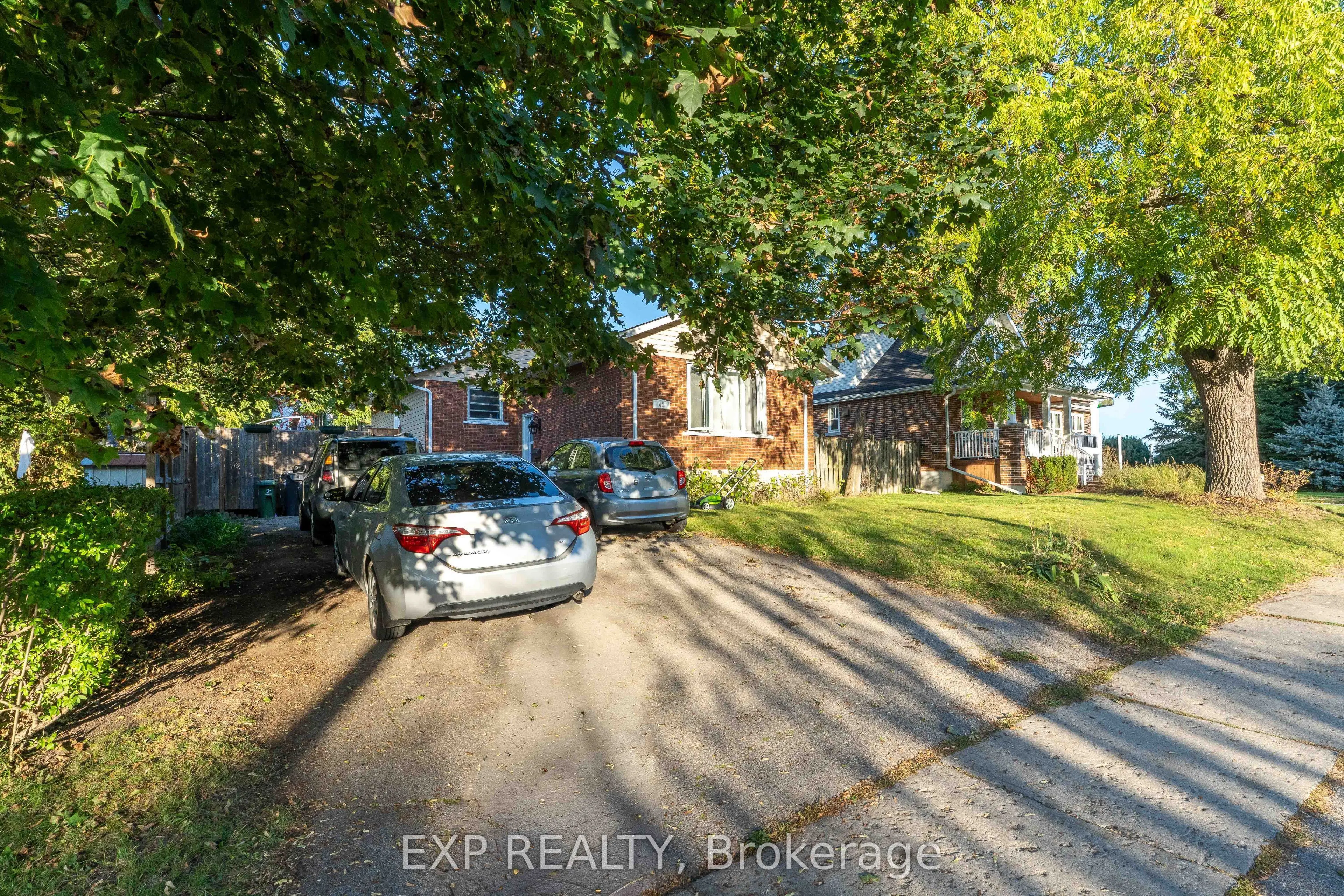 41 Alma Street N