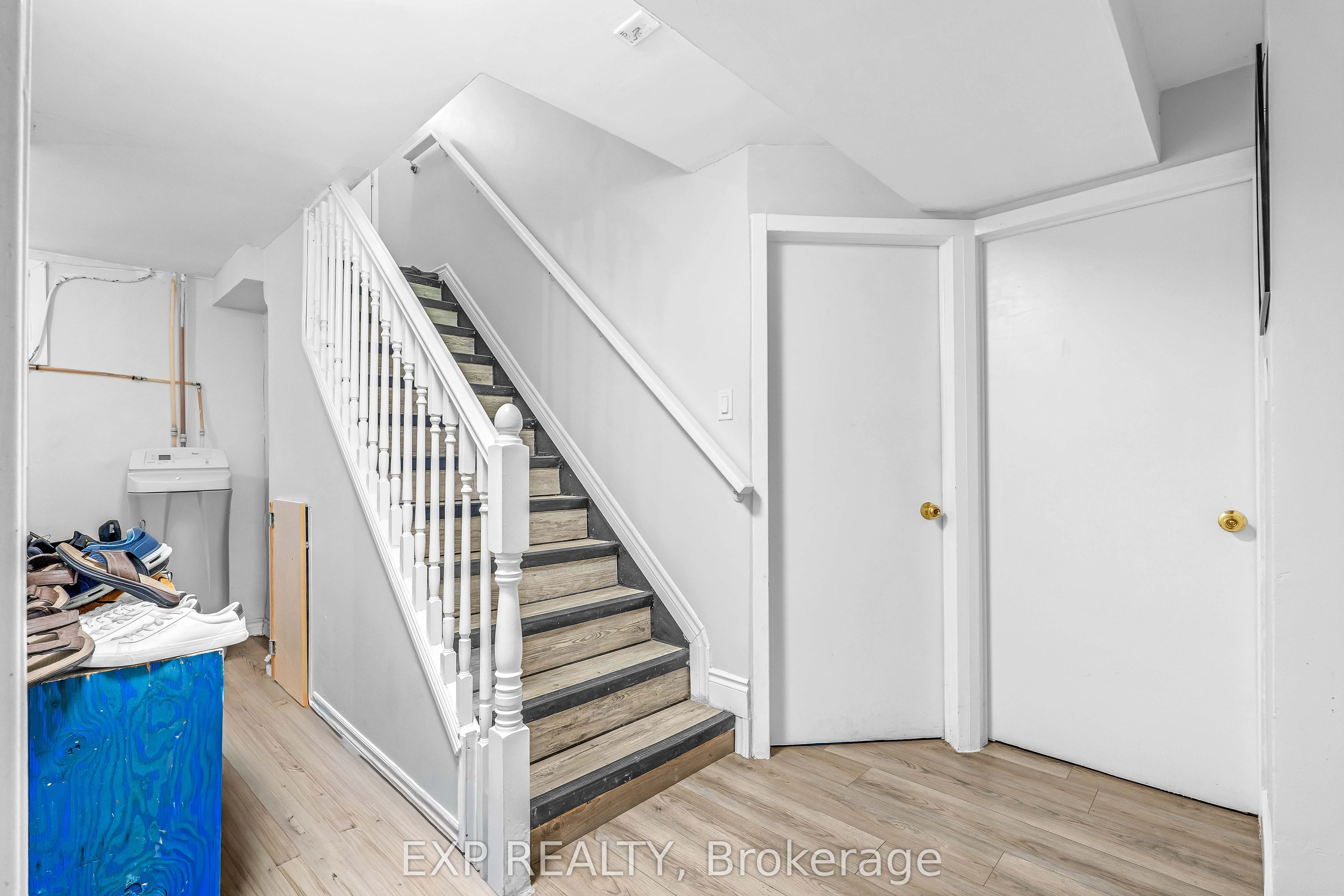 41 Alma Street N