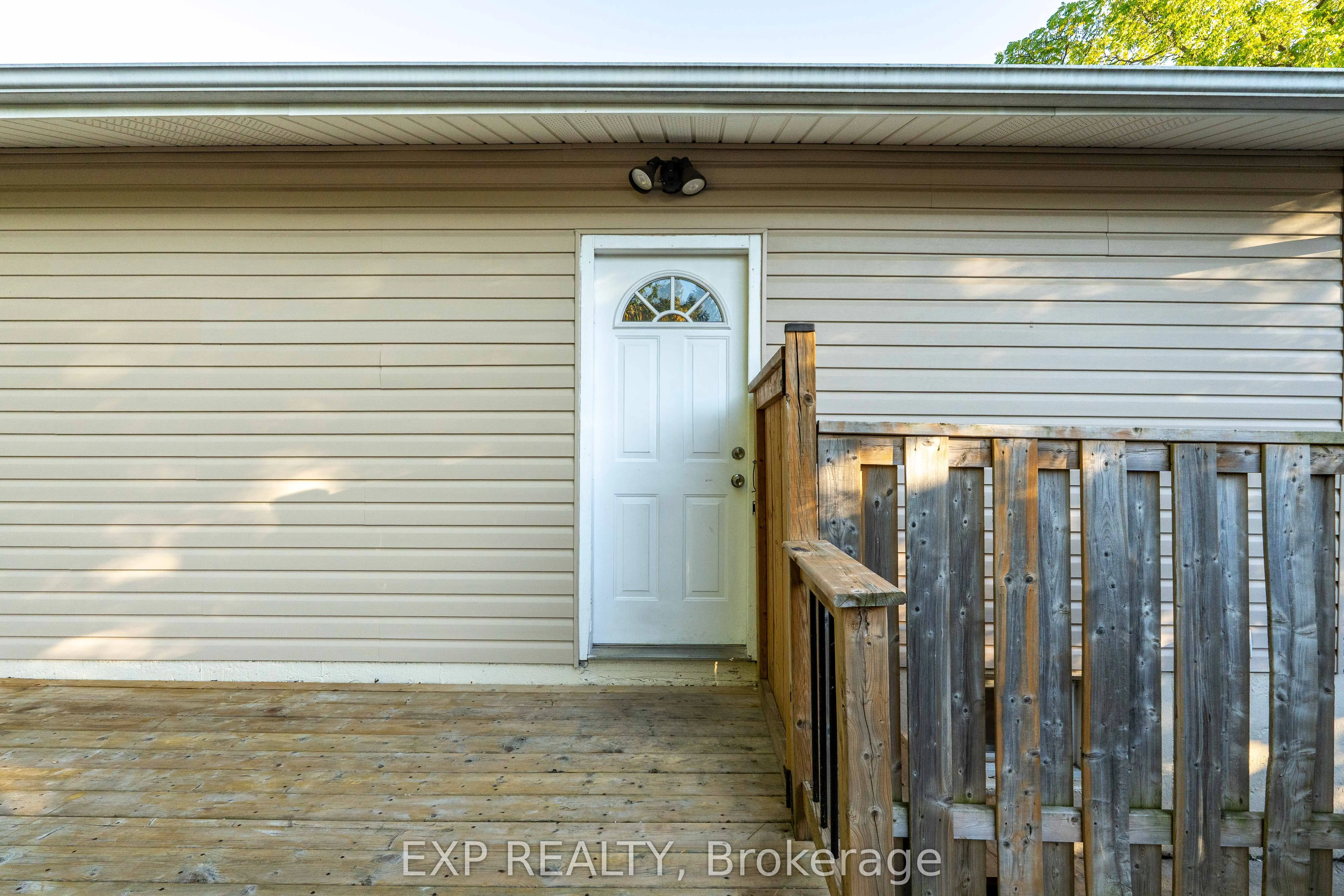 41 Alma Street N