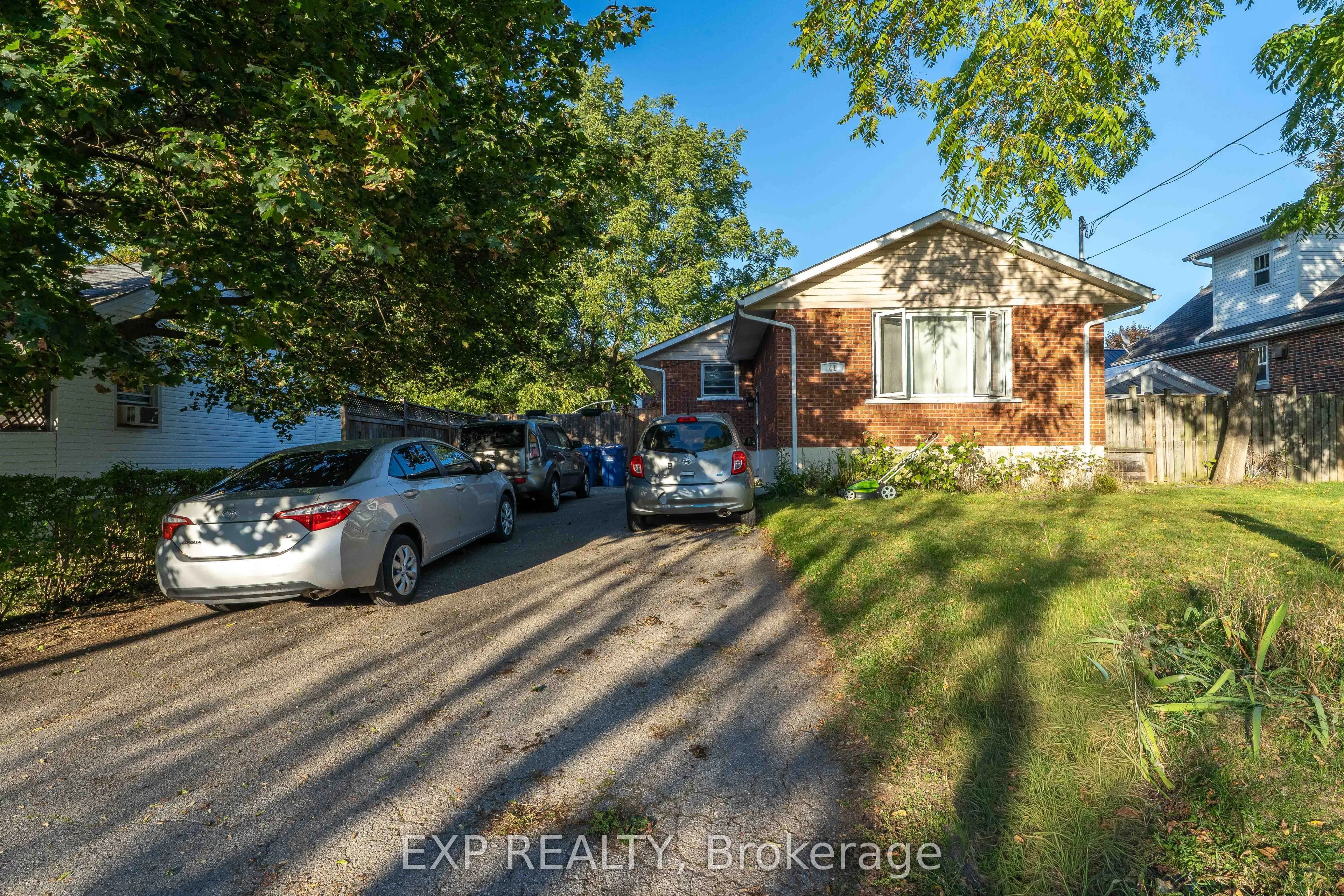 41 Alma Street N
