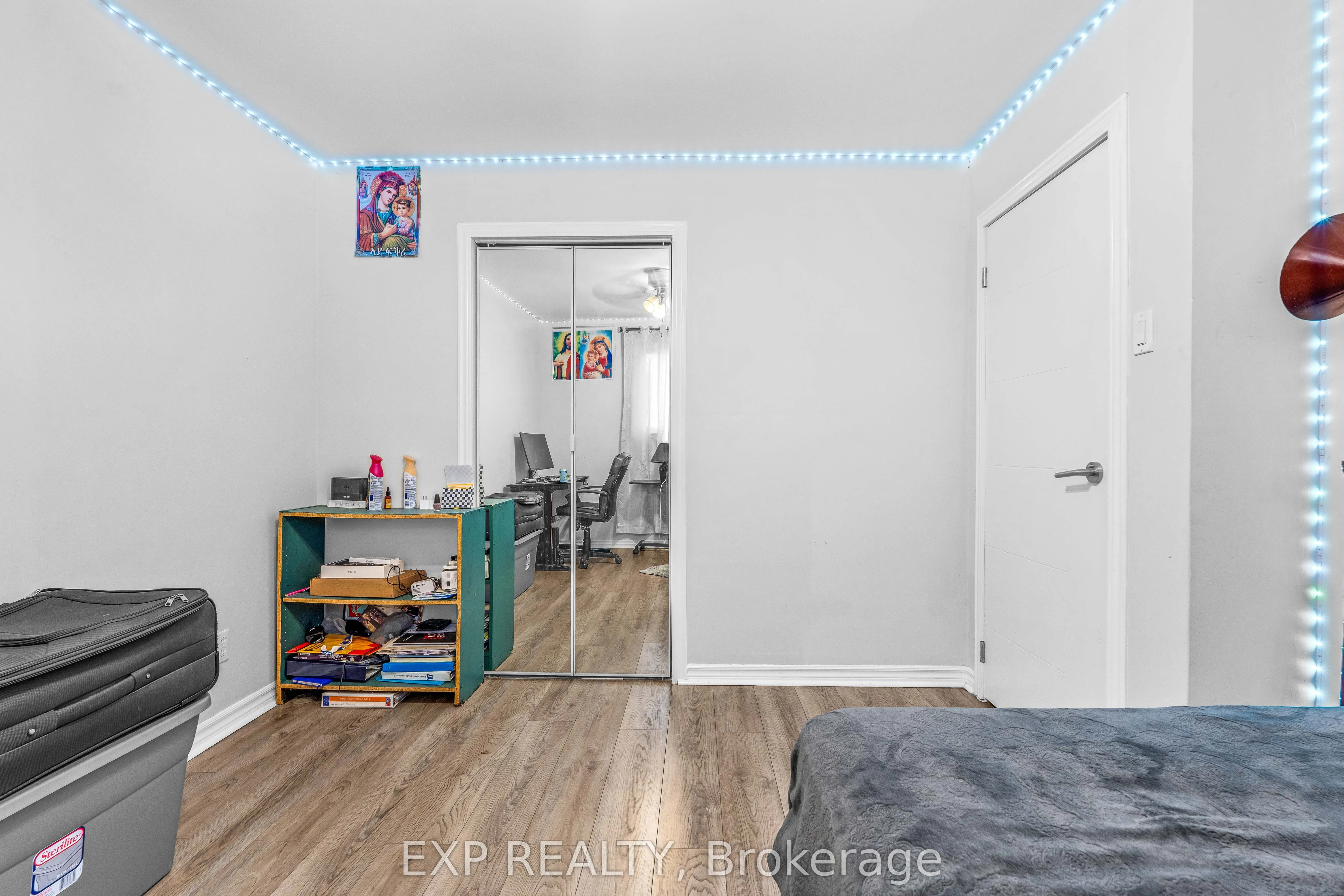 41 Alma Street N