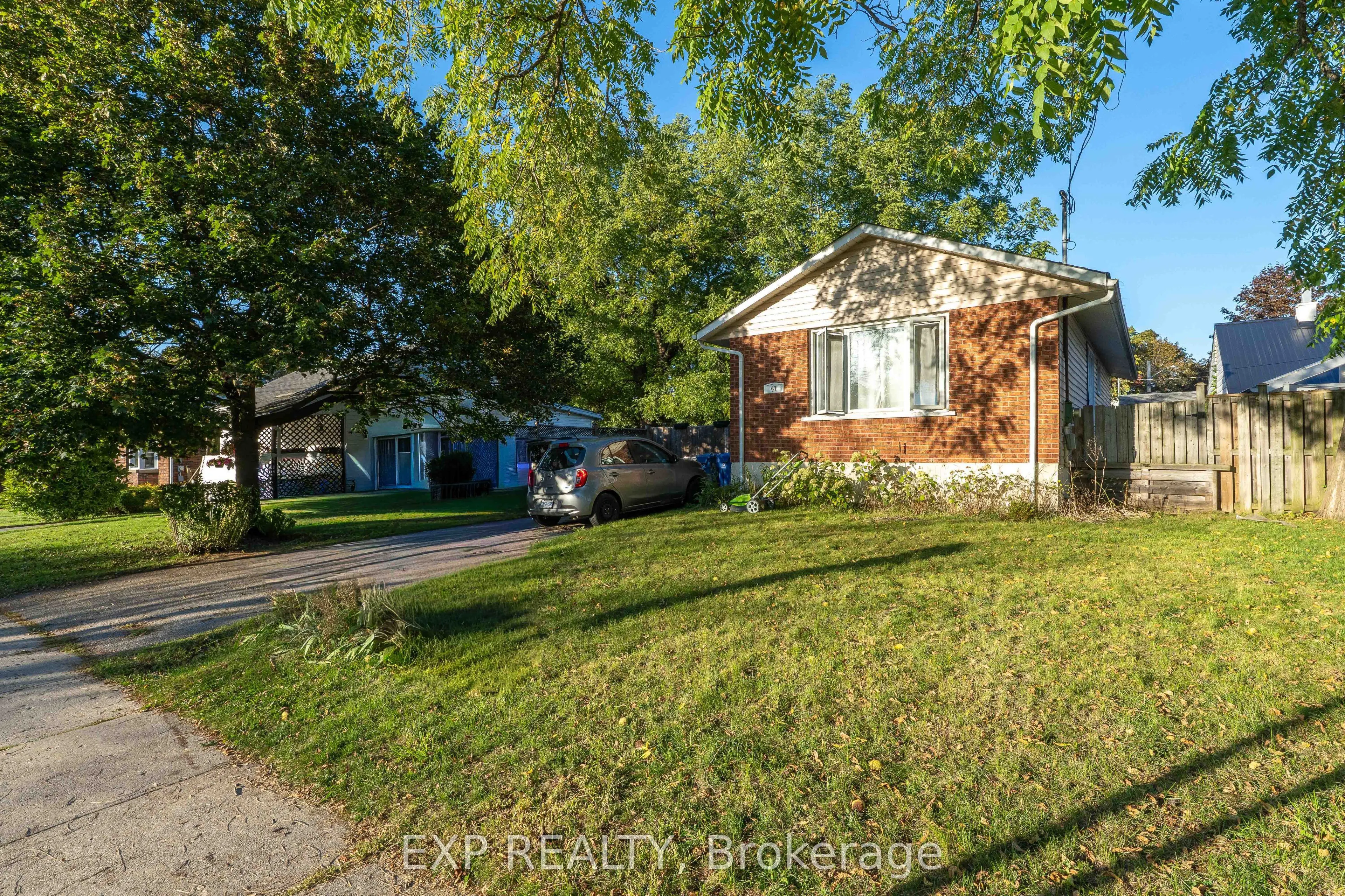 41 Alma Street N