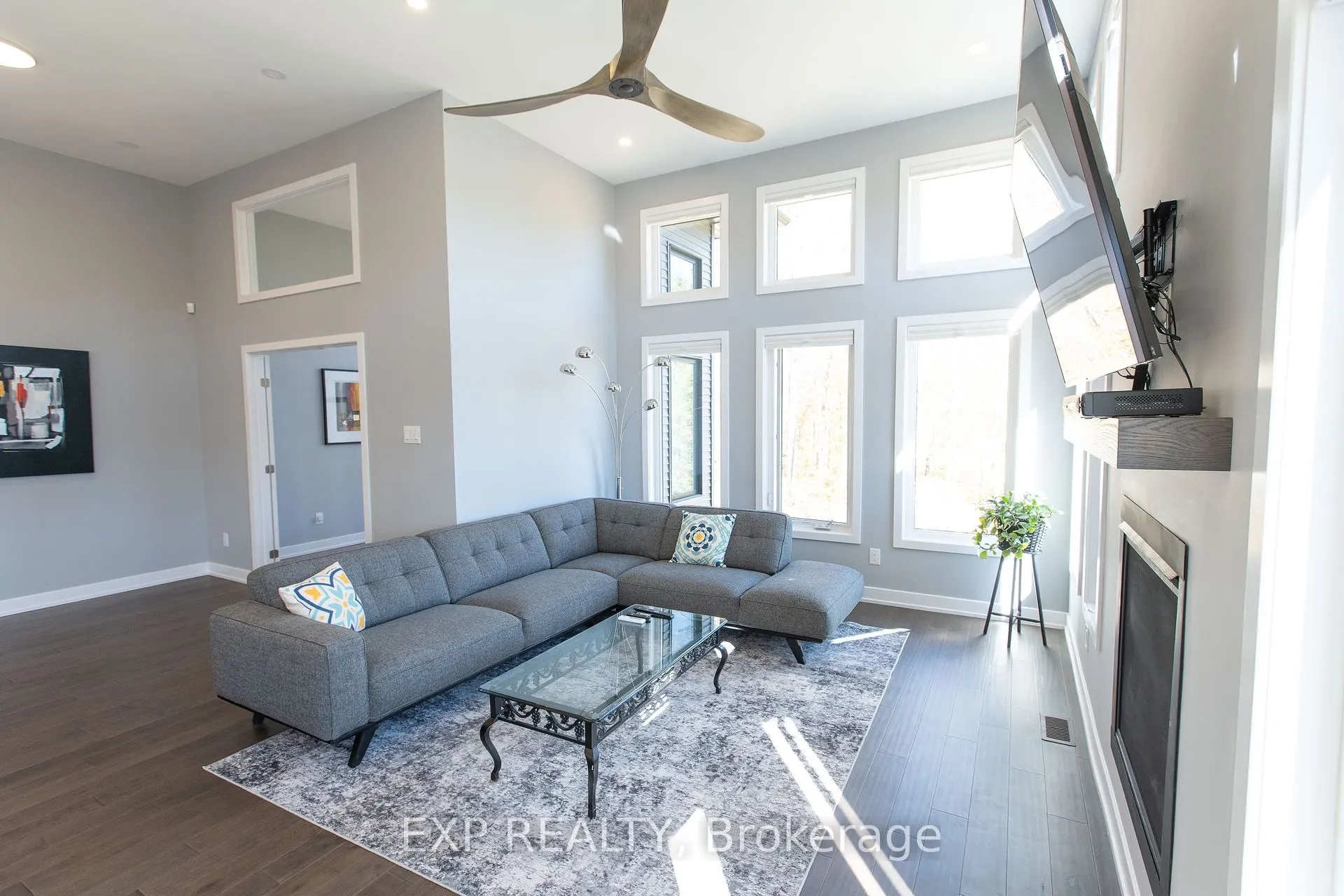 111 Frank Fisher Crescent