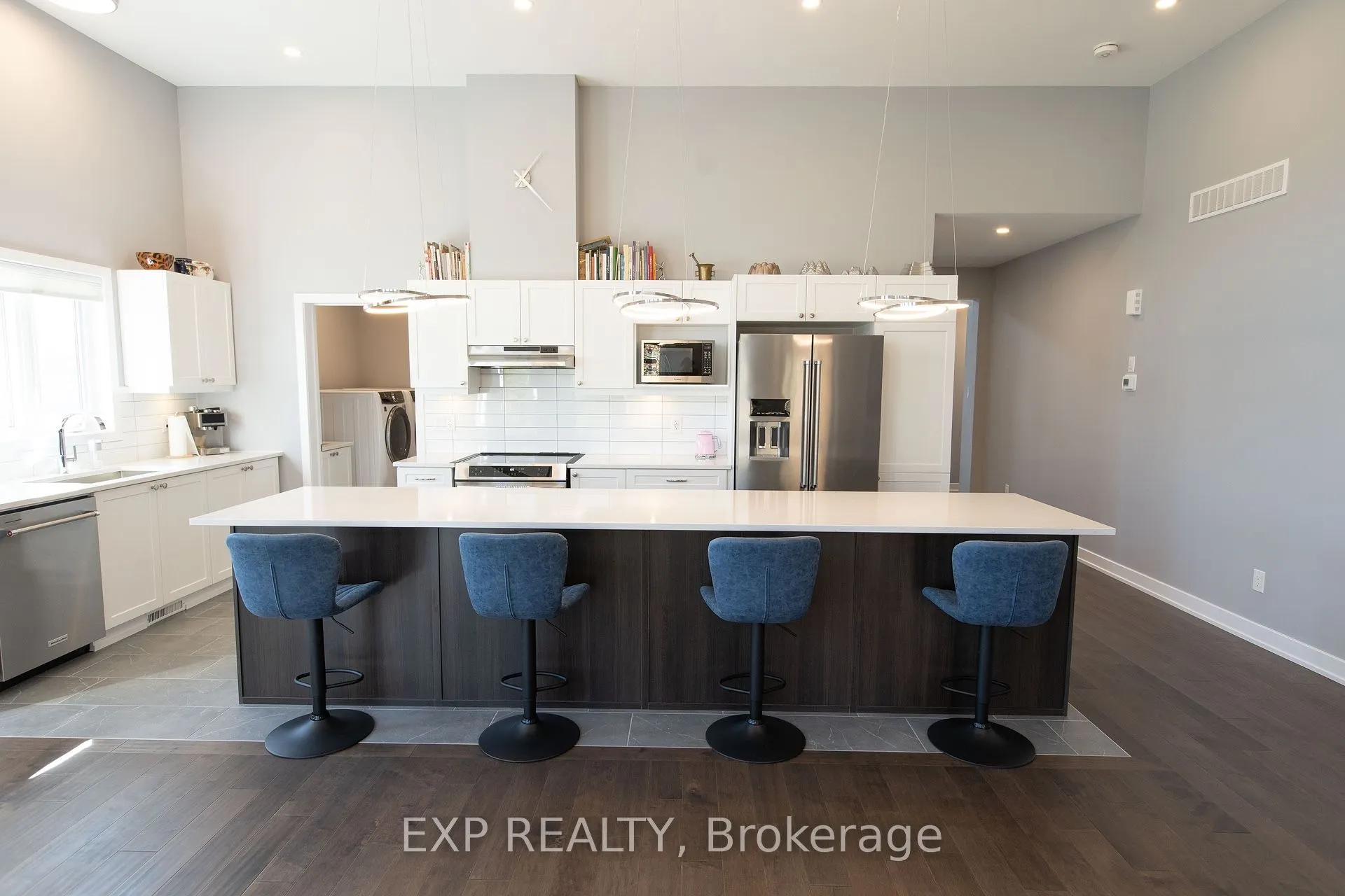 111 Frank Fisher Crescent
