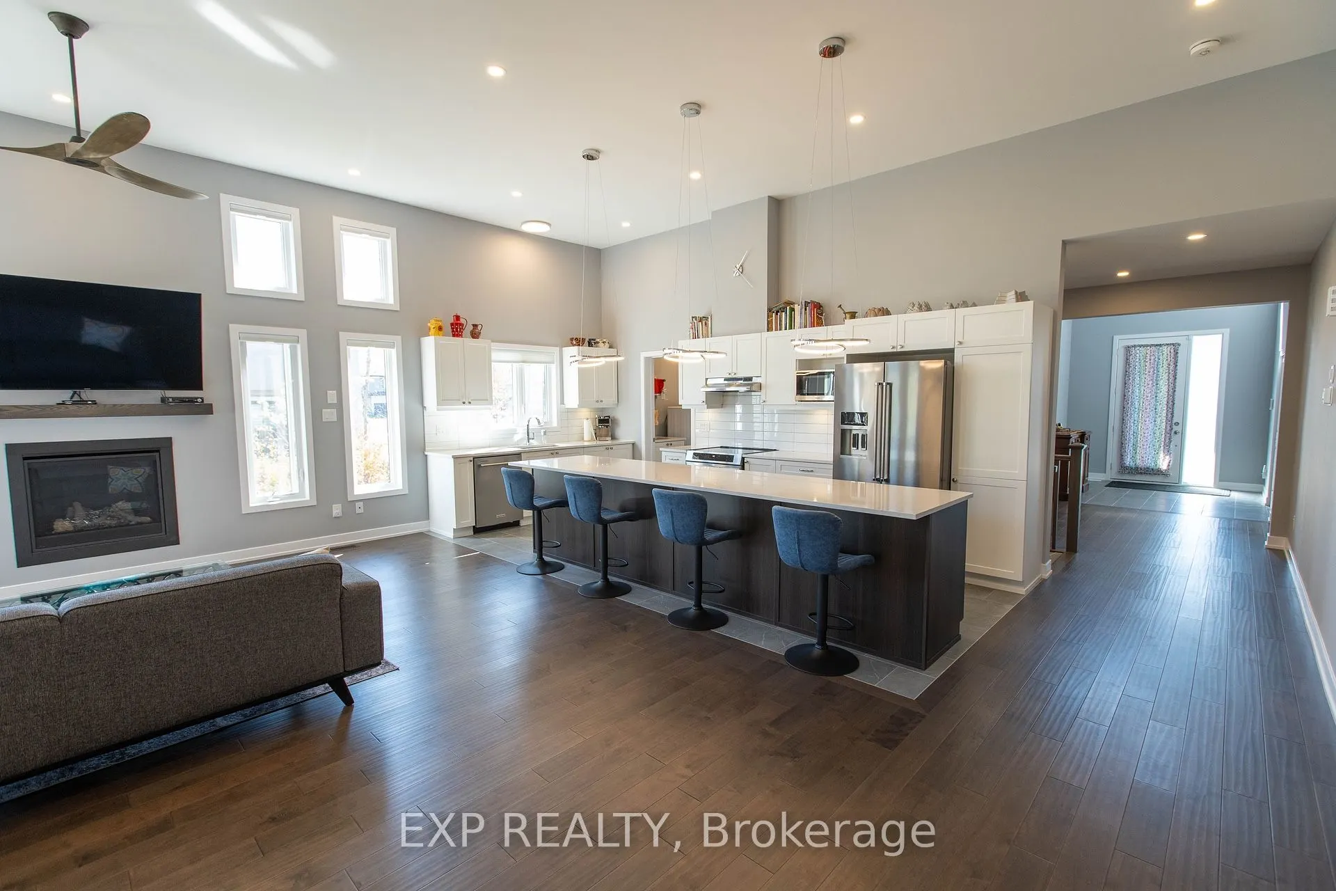 111 Frank Fisher Crescent
