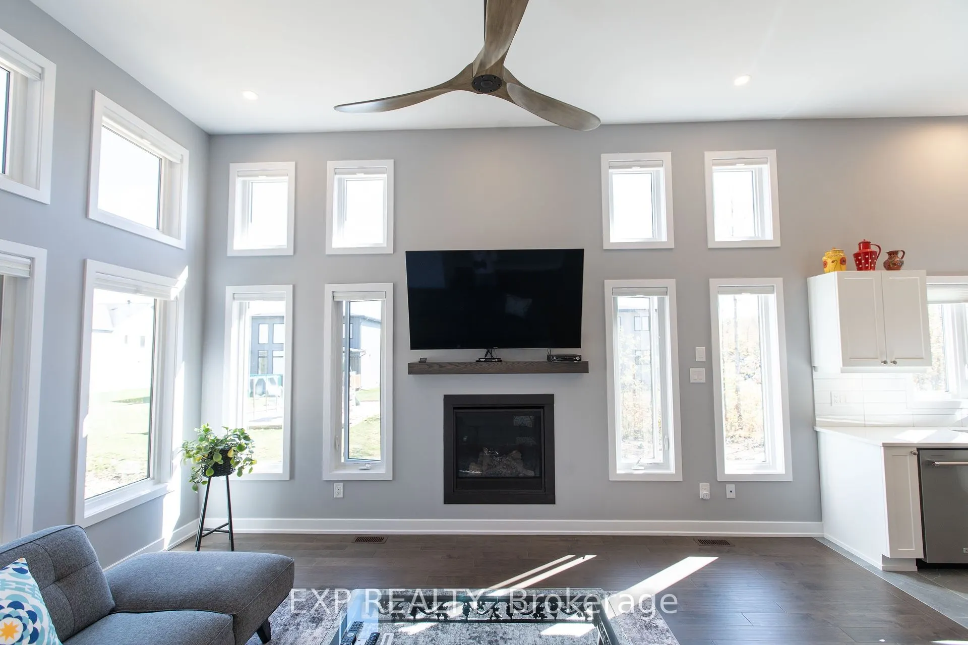 111 Frank Fisher Crescent