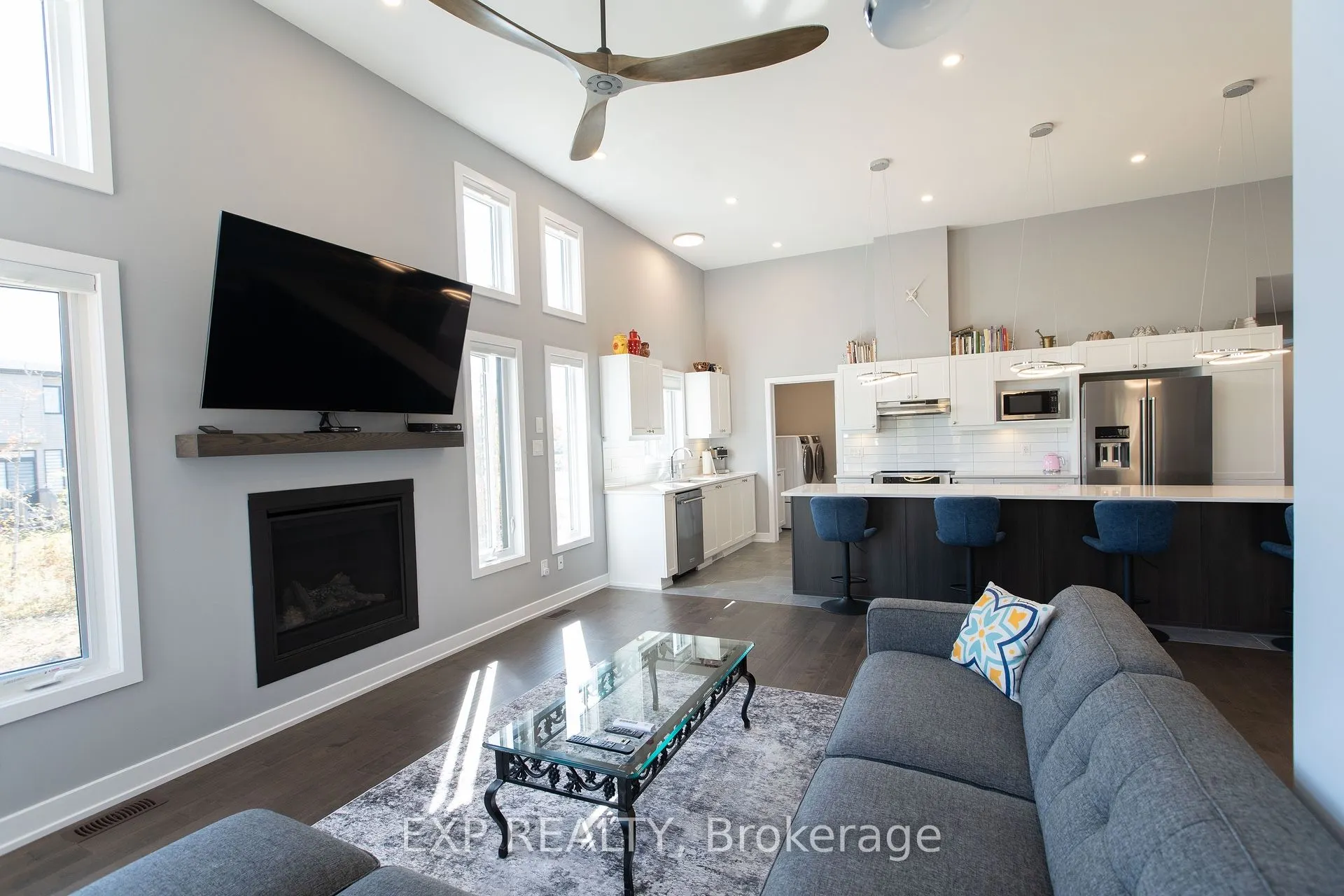 111 Frank Fisher Crescent