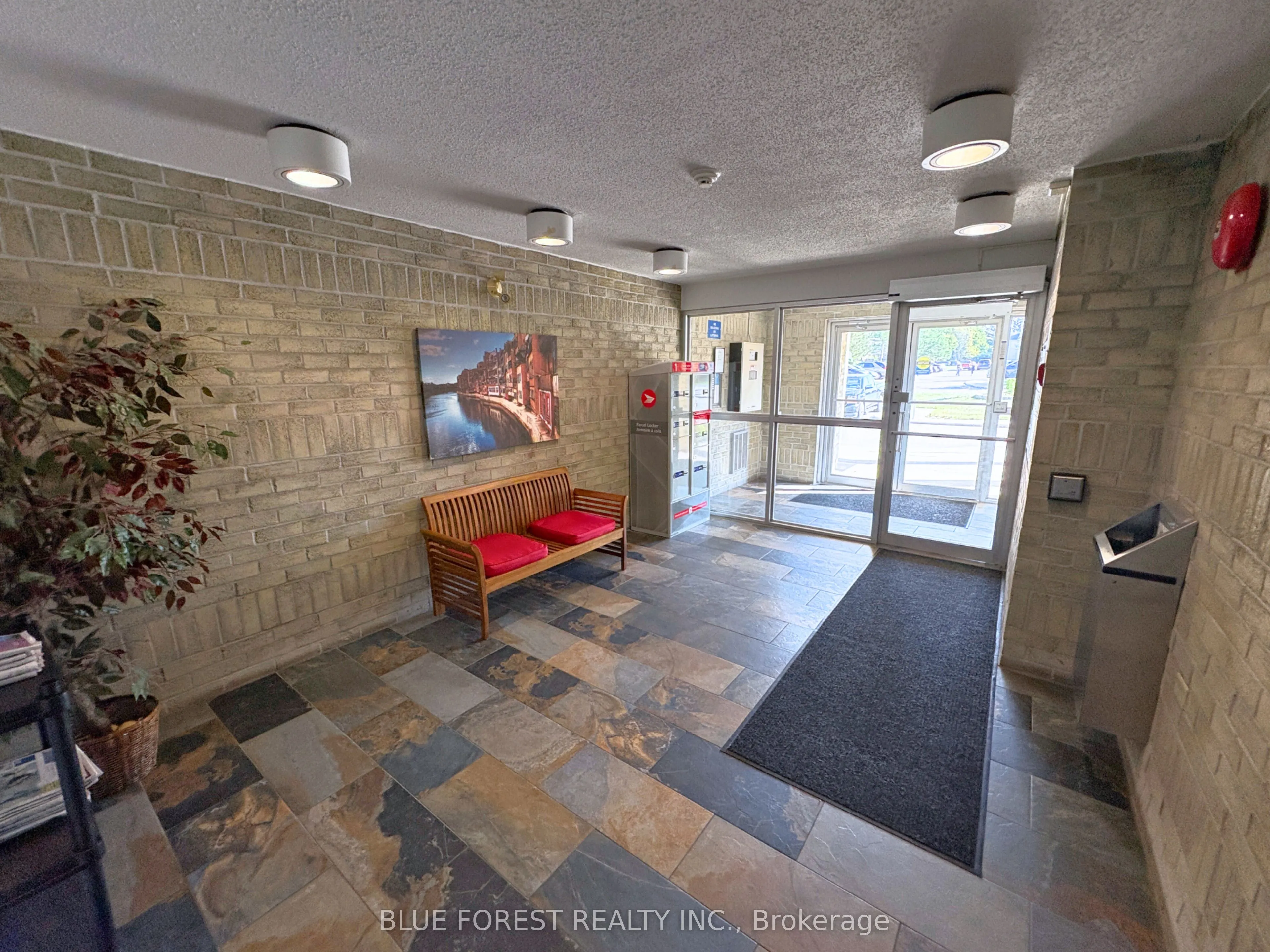 739 Deveron Crescent, #207