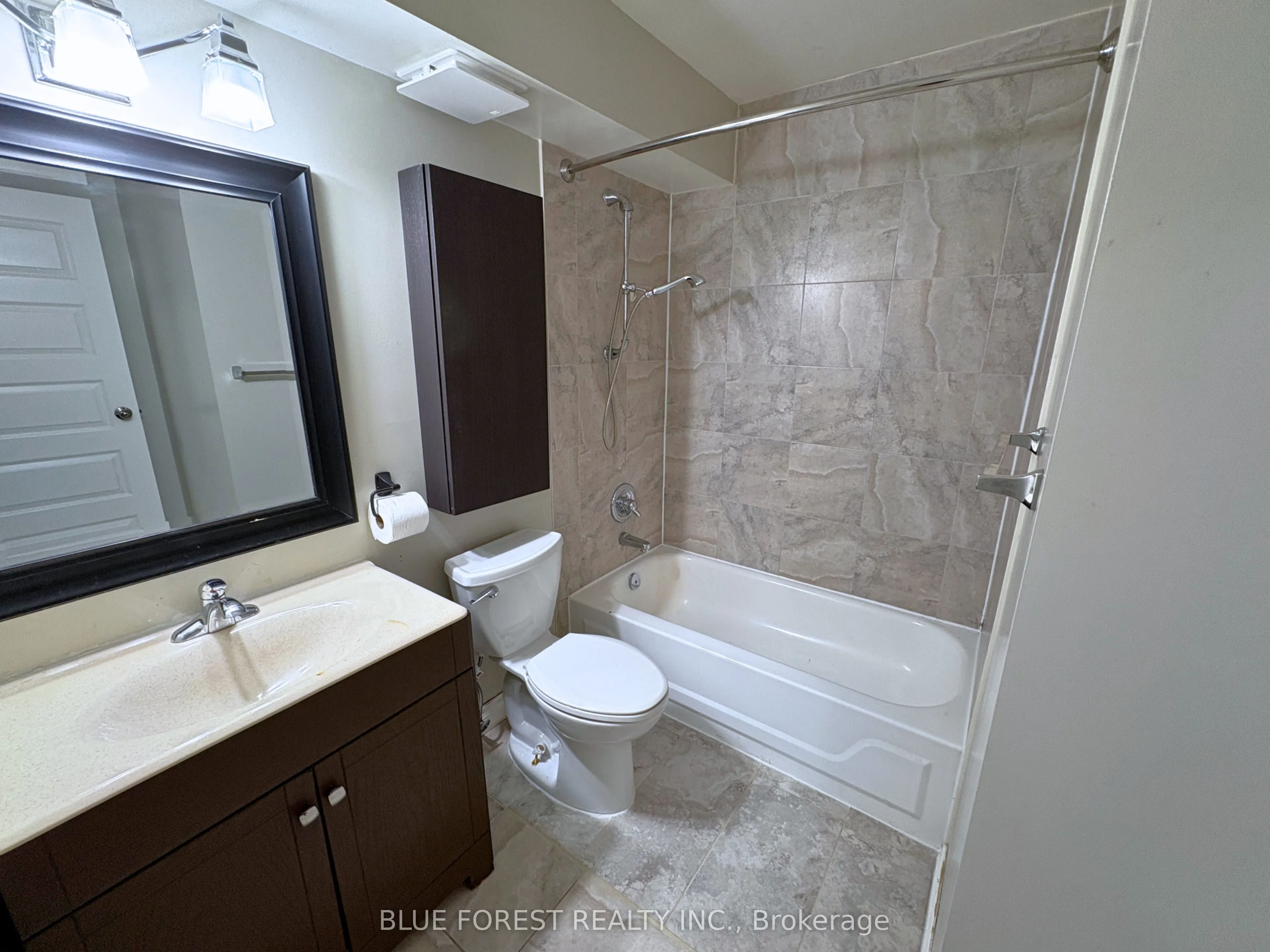 739 Deveron Crescent, #207