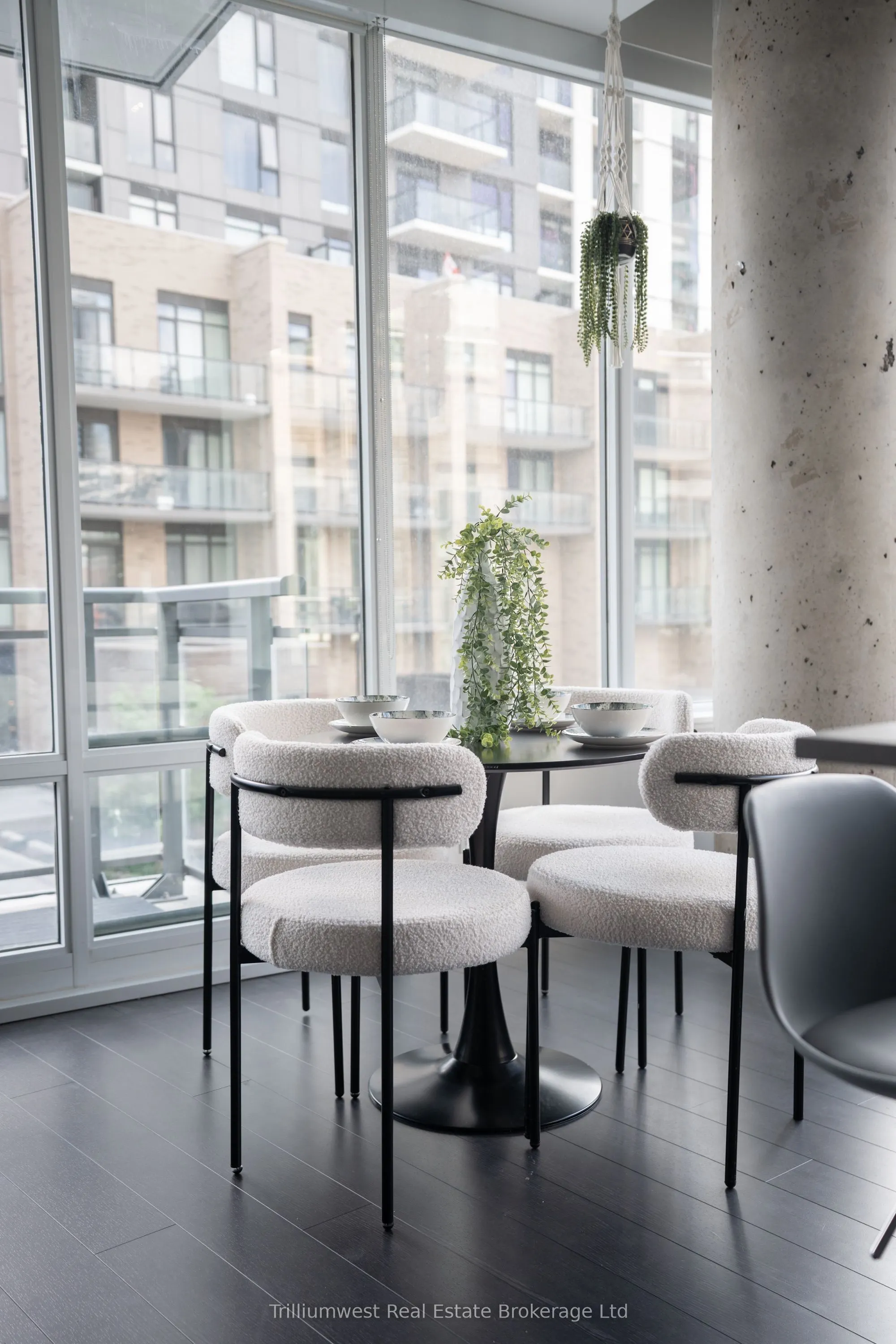 85 Duke Street W, #209
