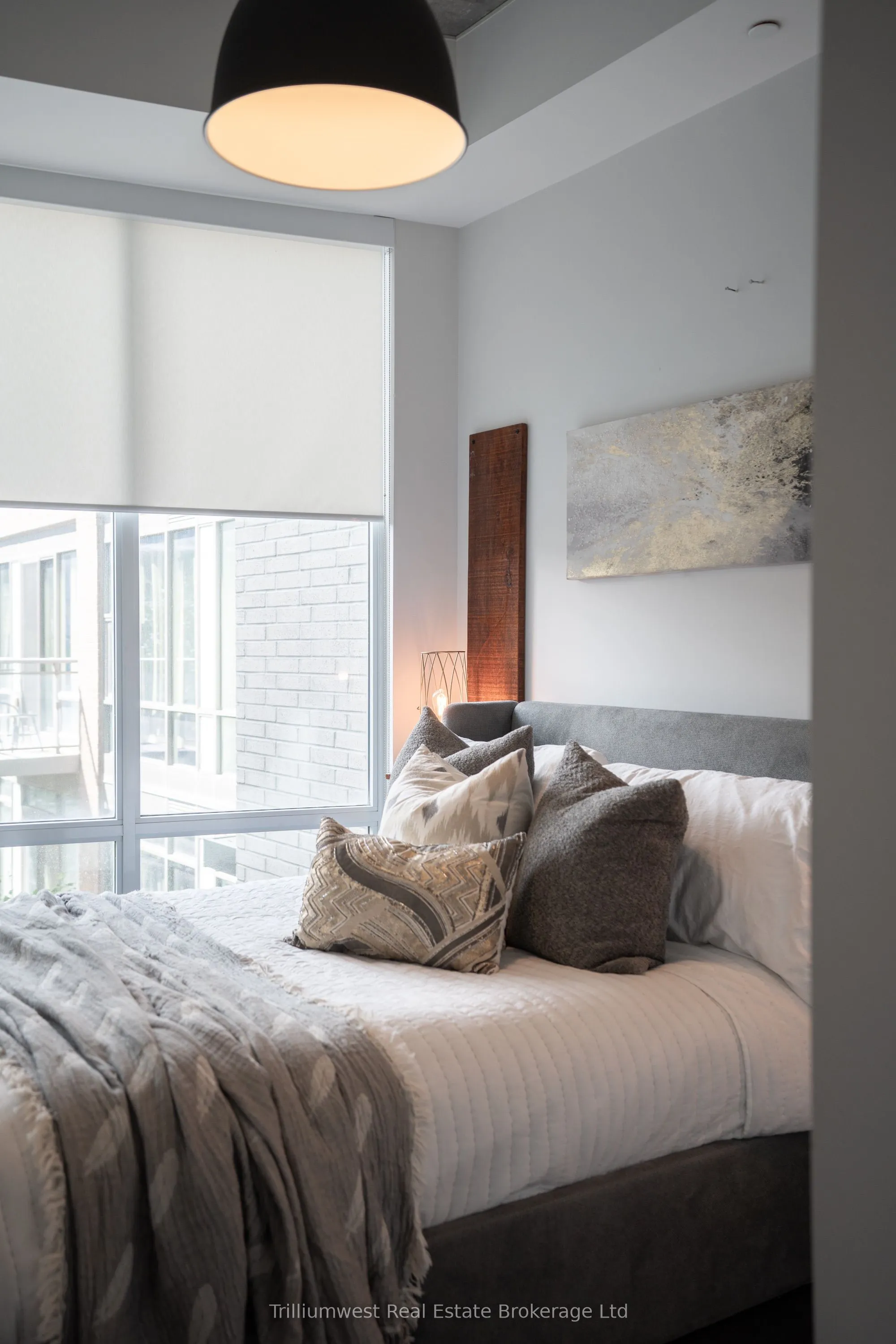 85 Duke Street W, #209