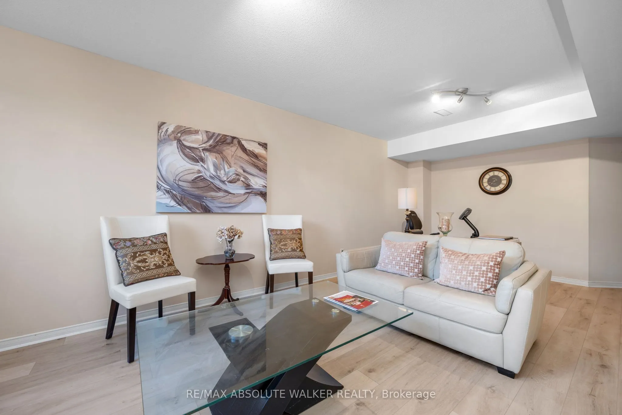 607 Aquaview Drive