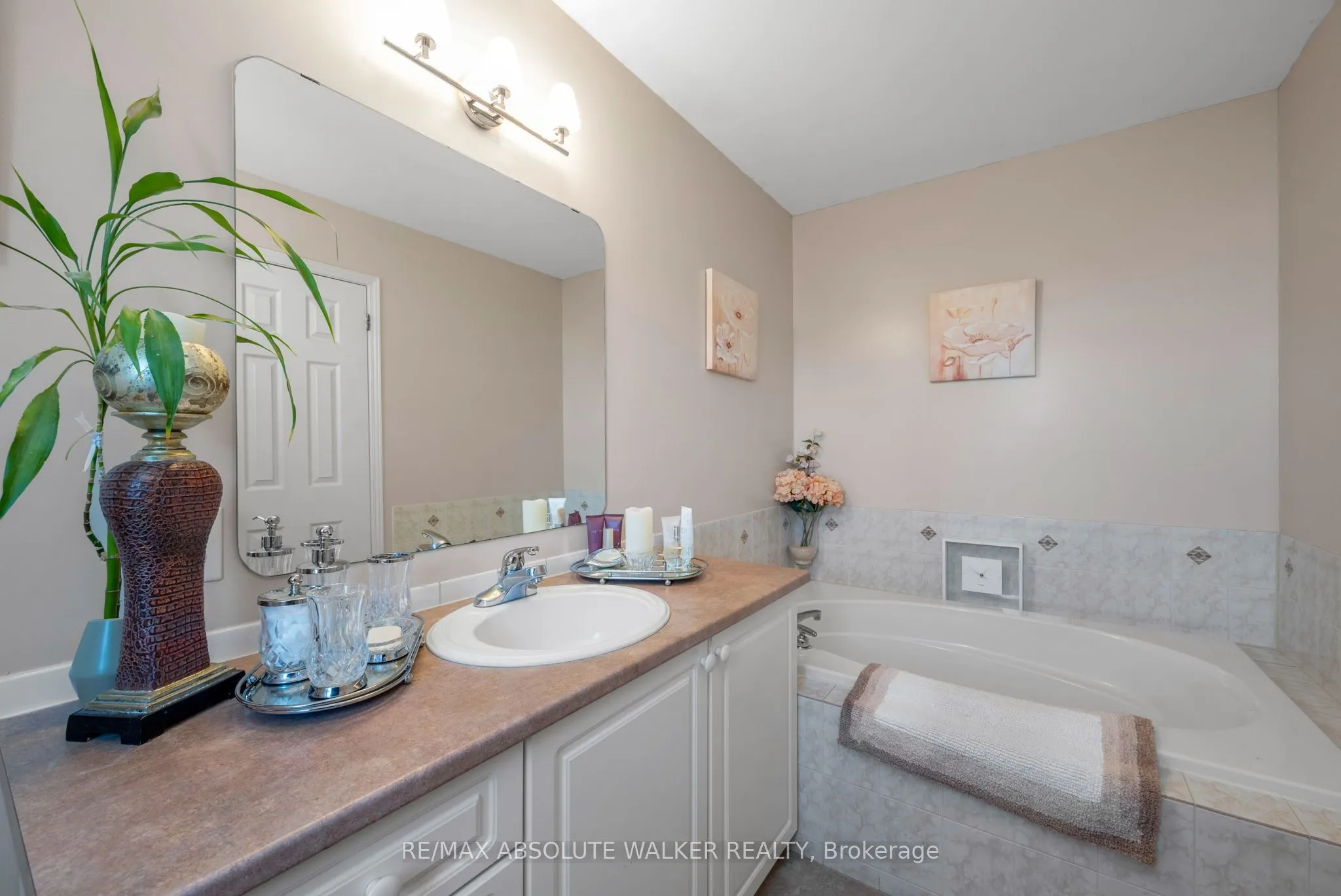 607 Aquaview Drive