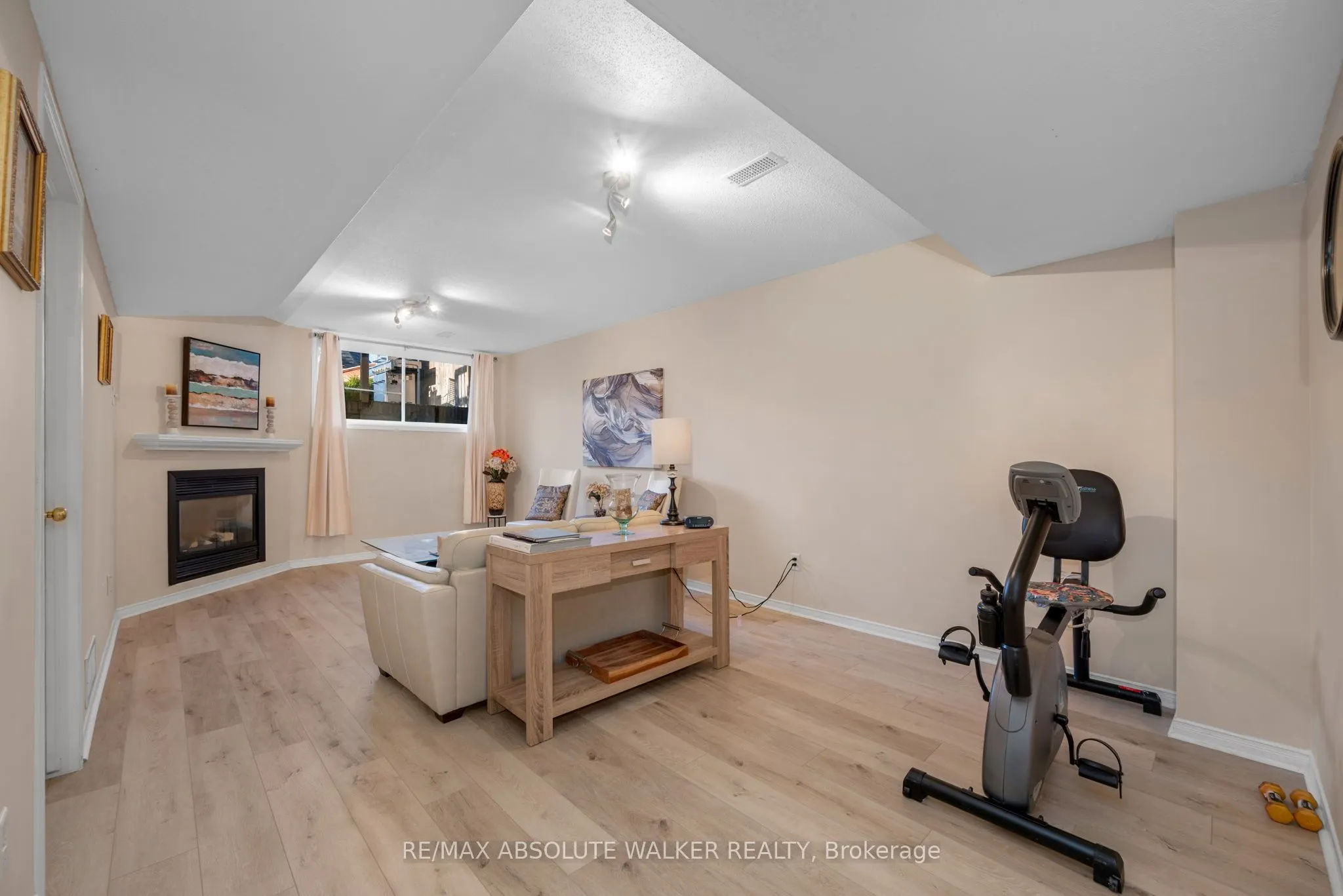 607 Aquaview Drive