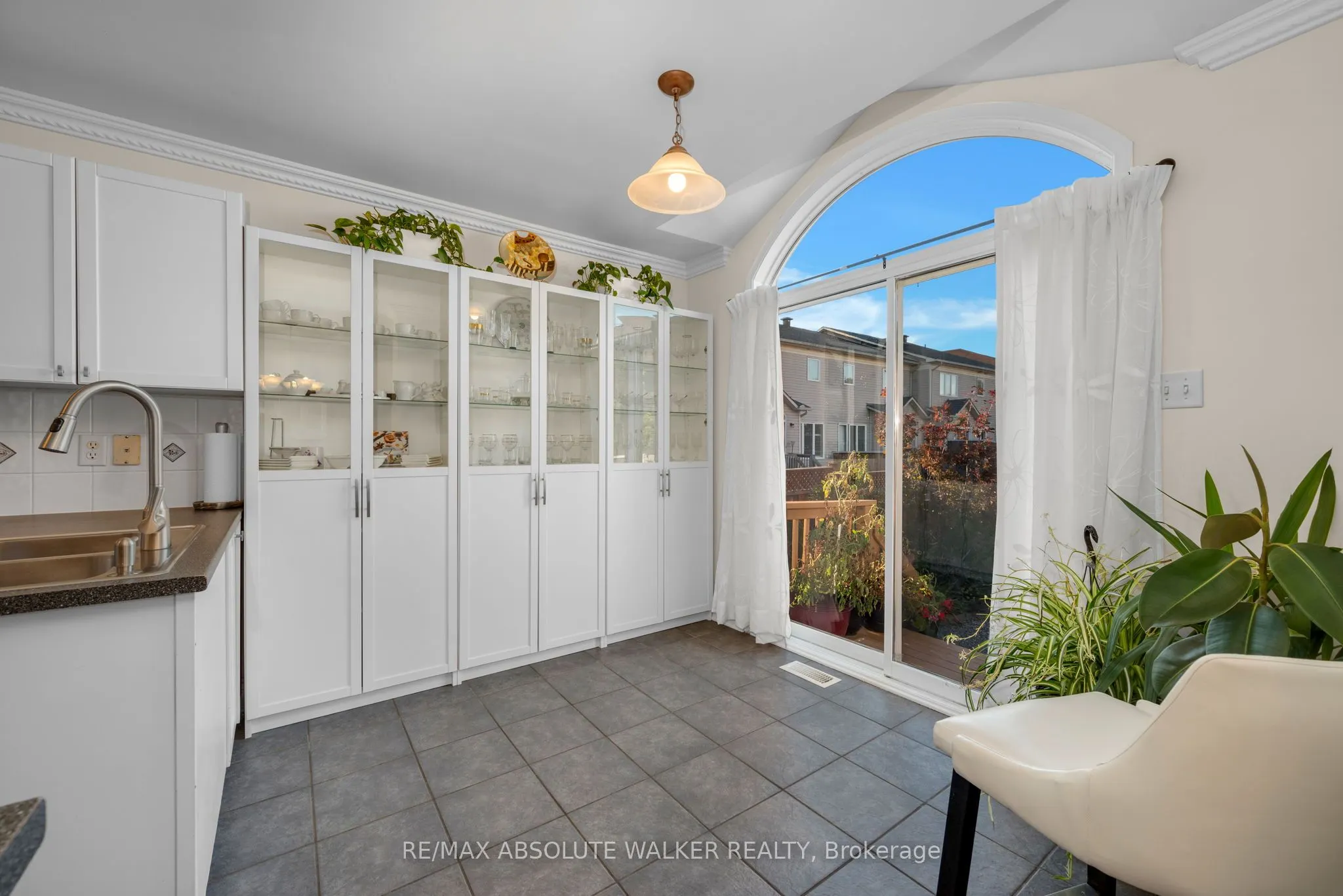 607 Aquaview Drive
