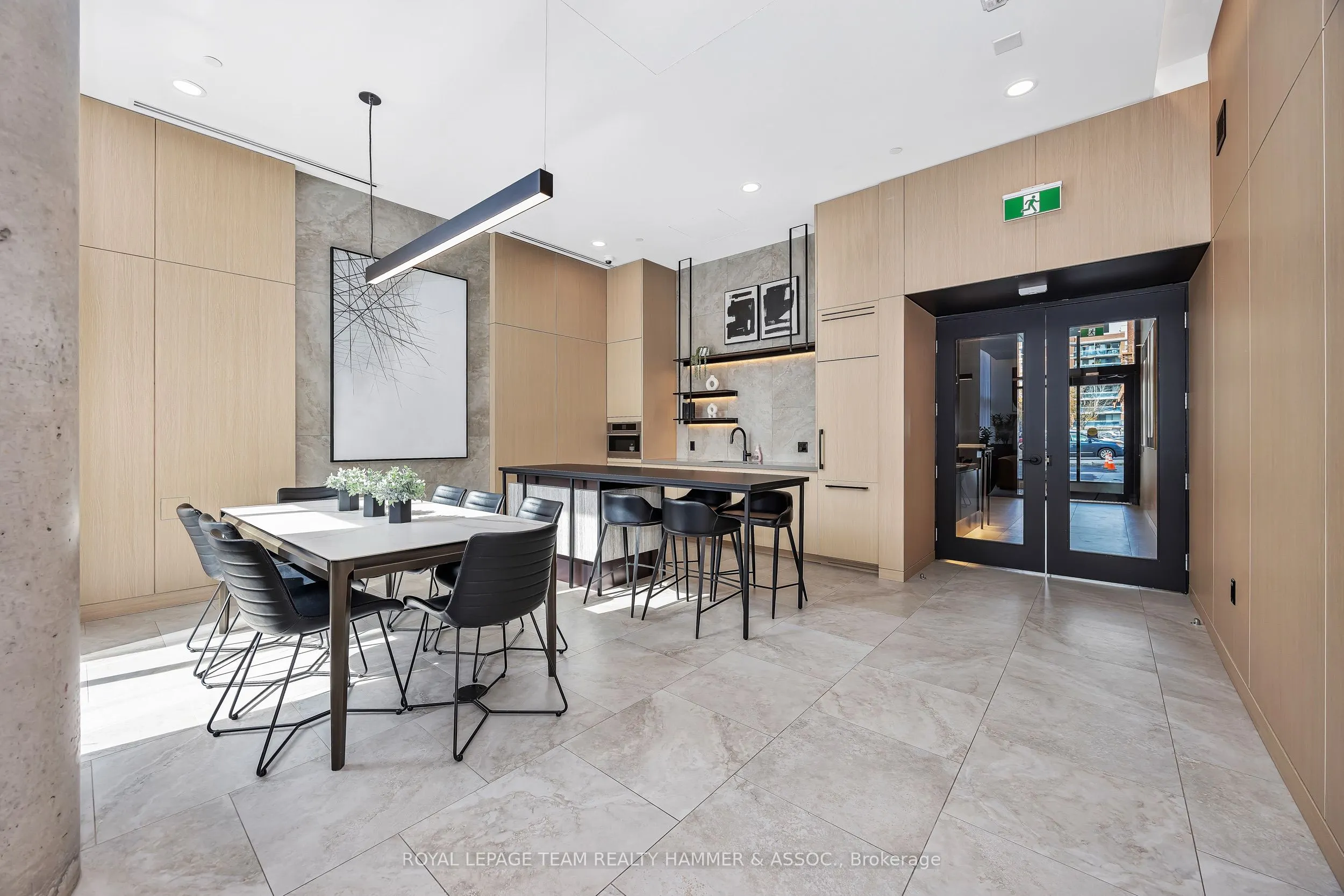 10 James Street, #210