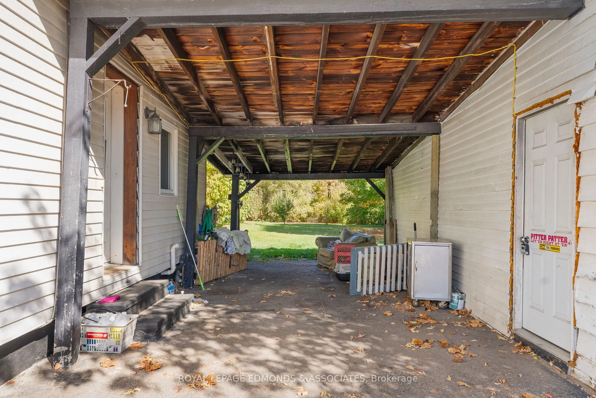 525 Boundary Road E