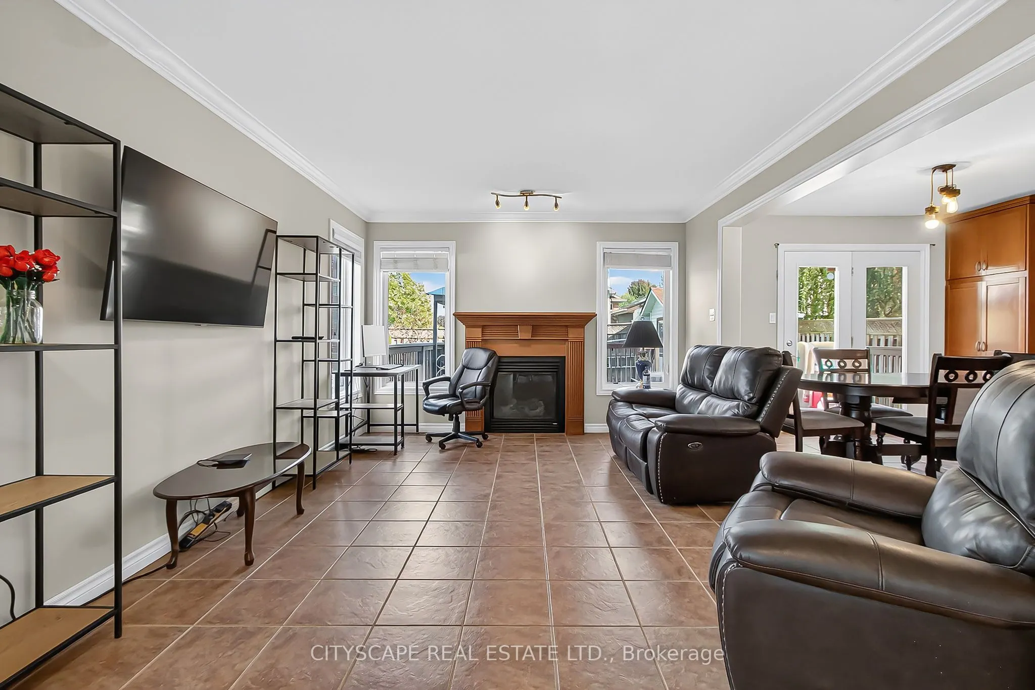 1865 Bayswater Crescent