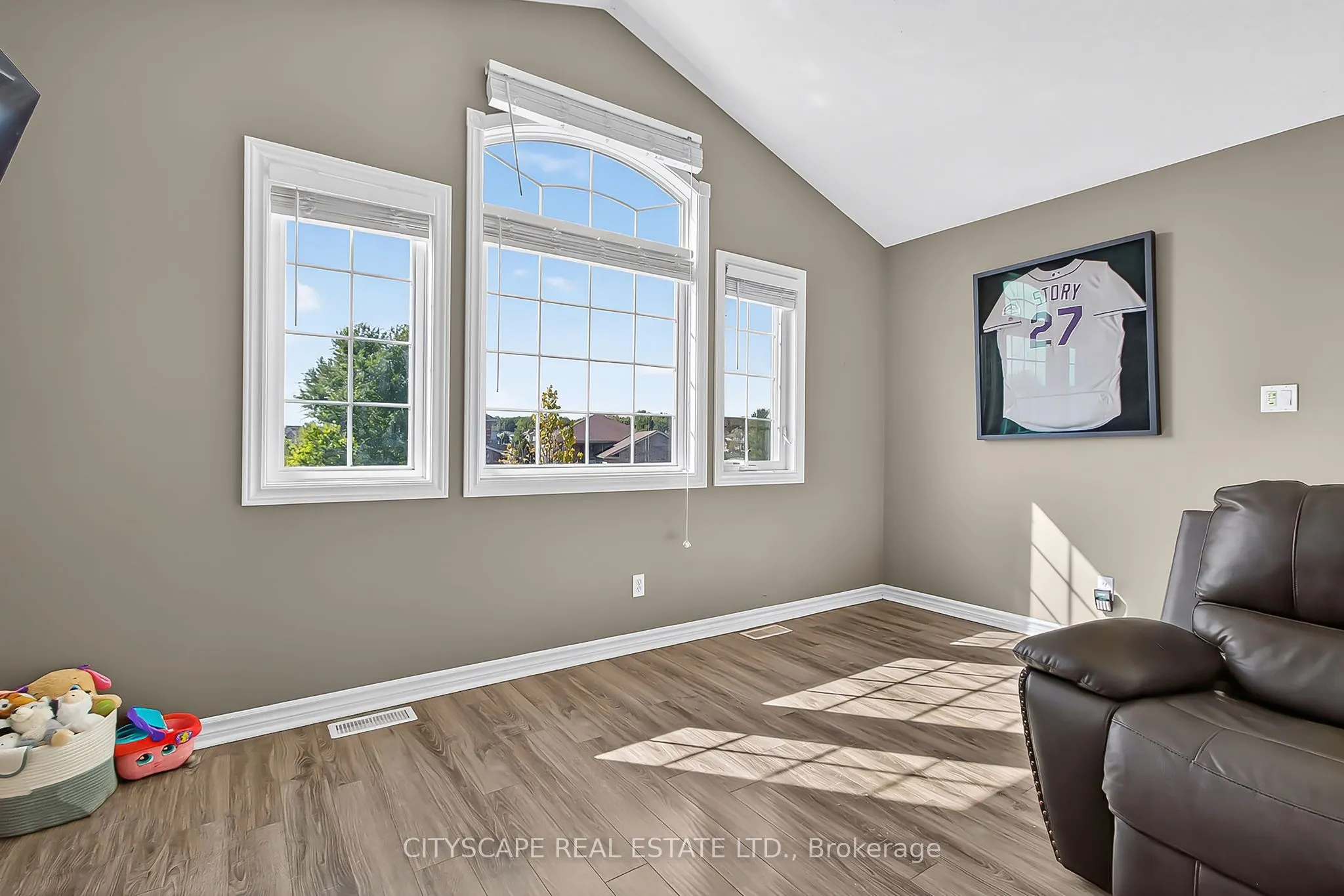 1865 Bayswater Crescent