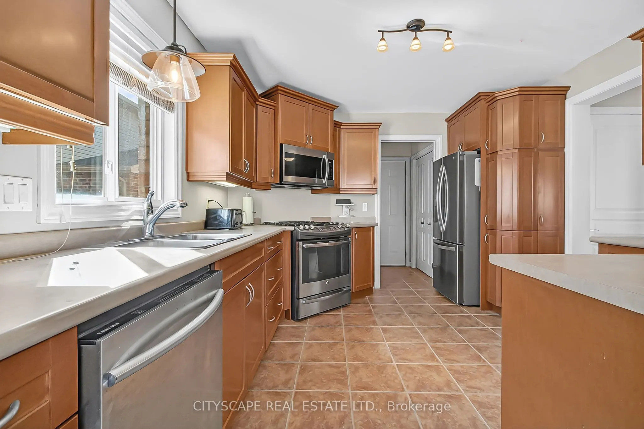 1865 Bayswater Crescent