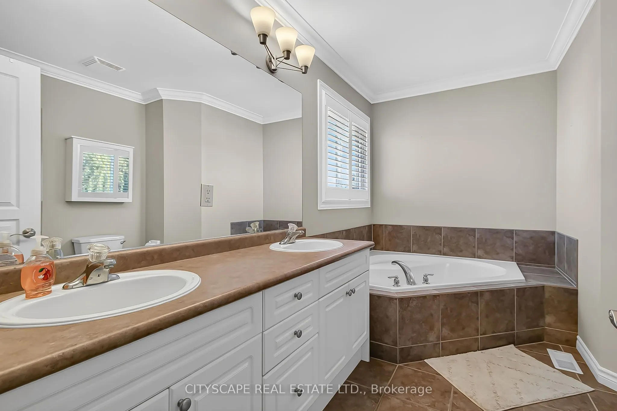 1865 Bayswater Crescent