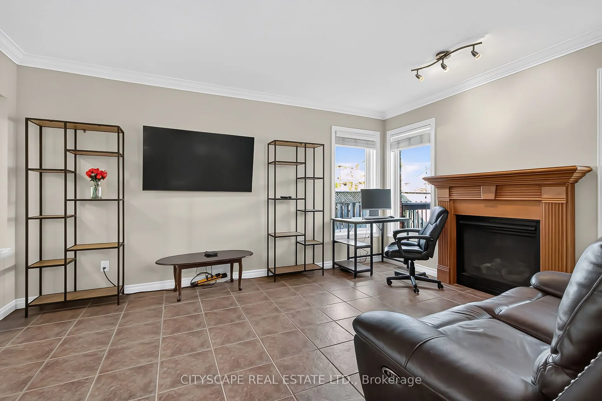 1865 Bayswater Crescent