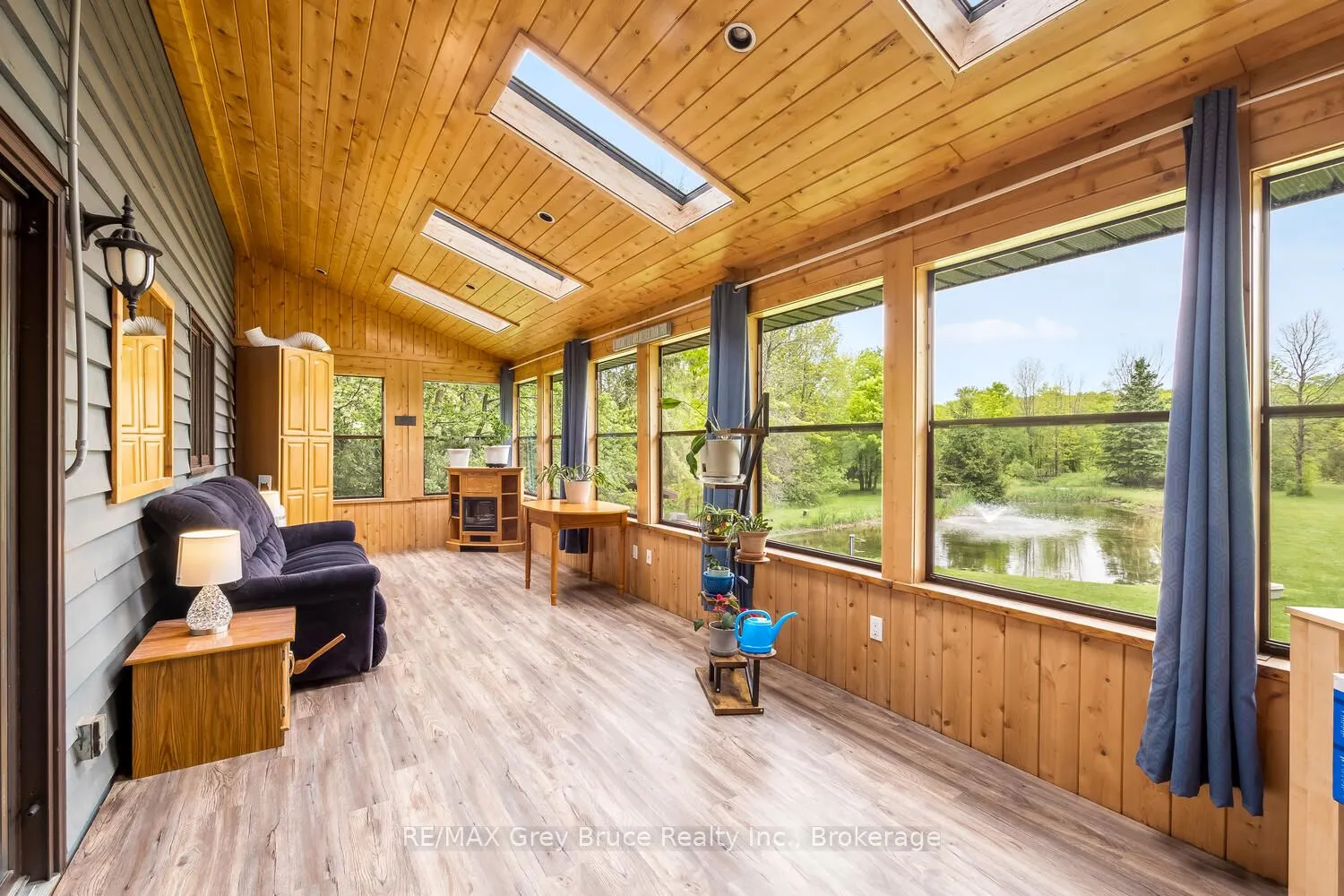 1033 Bruce Road 9