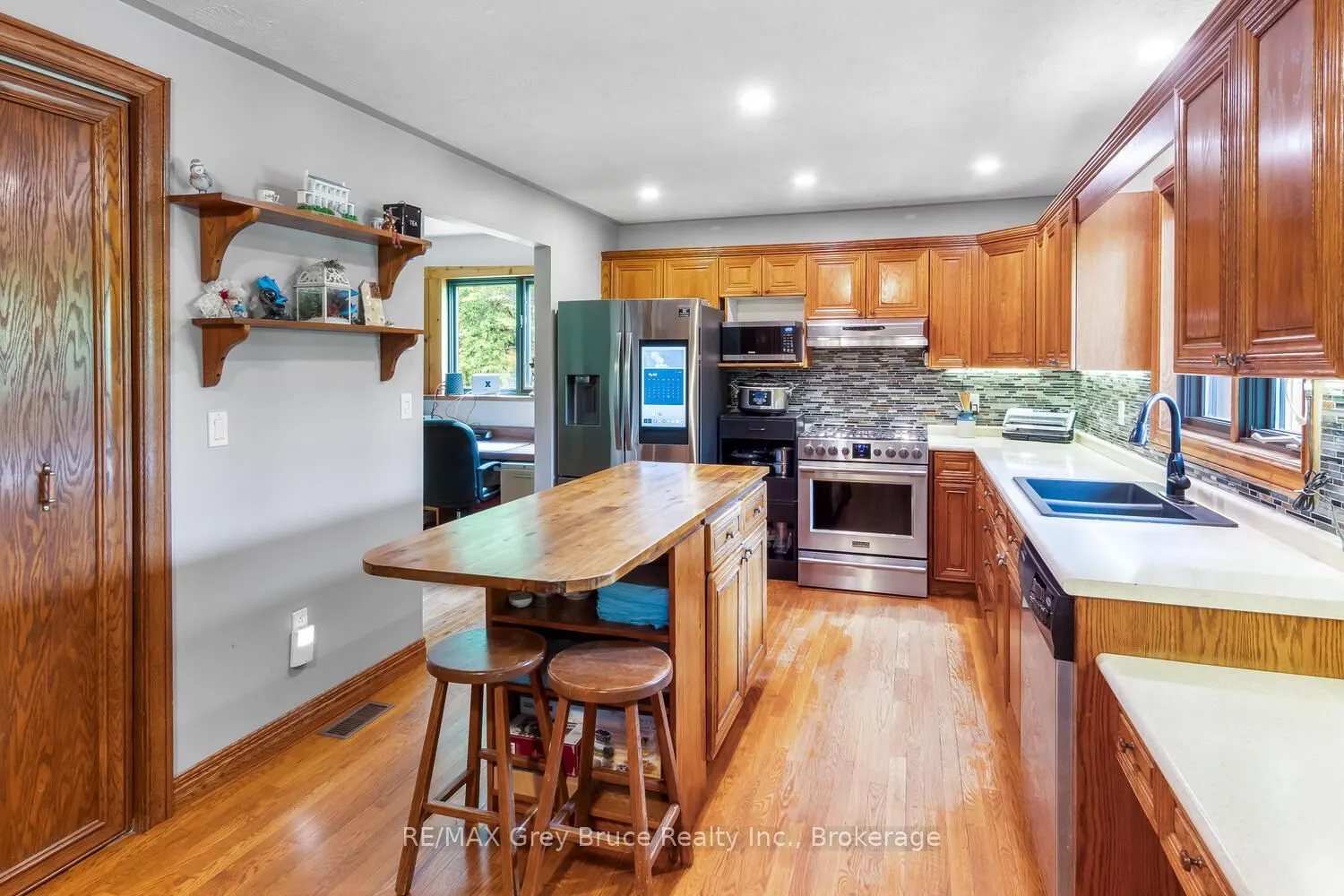 1033 Bruce Road 9
