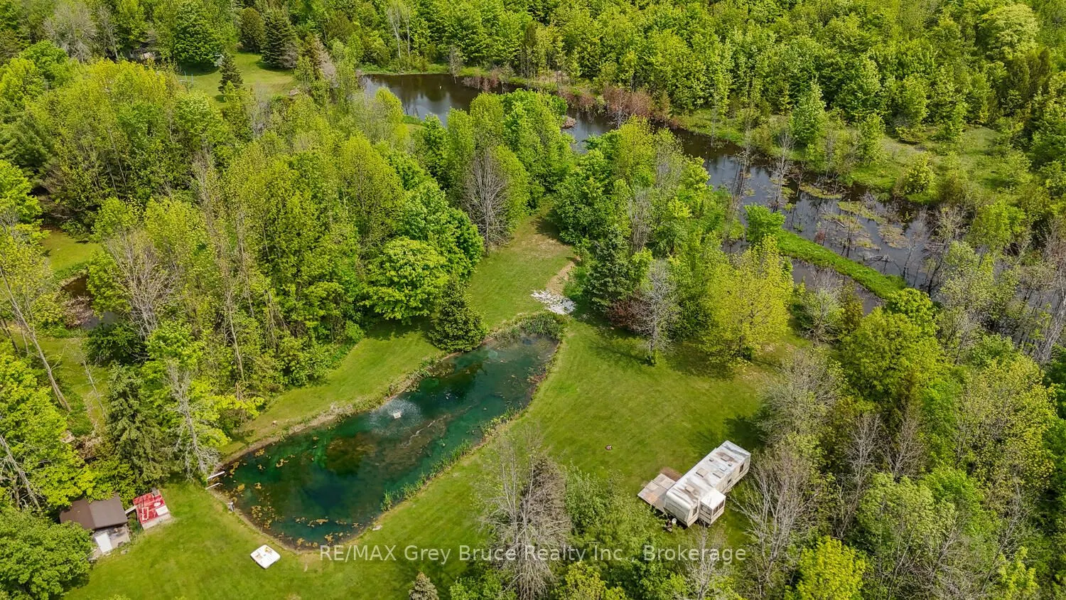 1033 Bruce Road 9