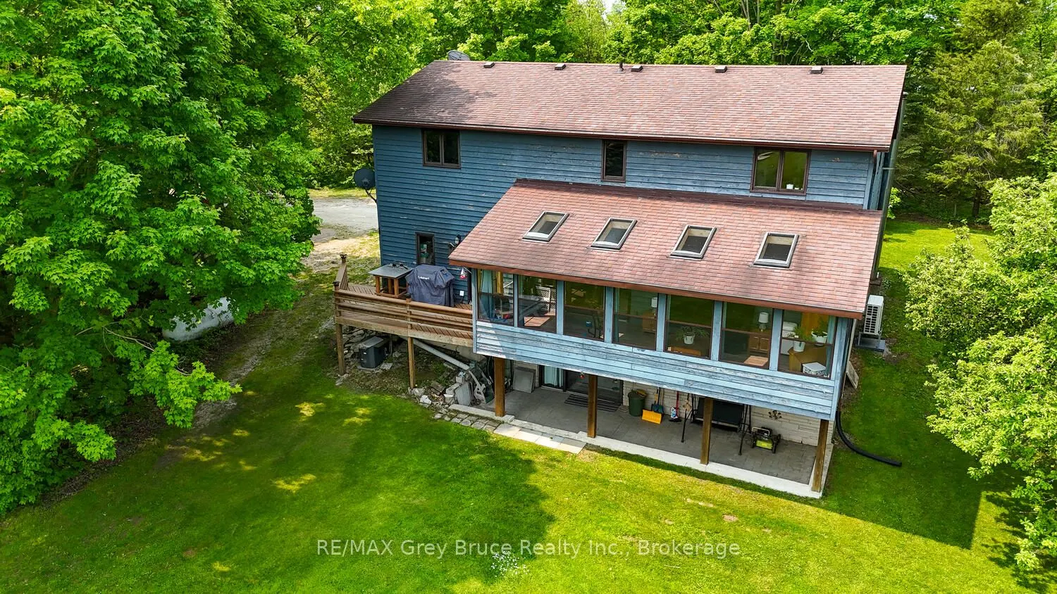 1033 Bruce Road 9