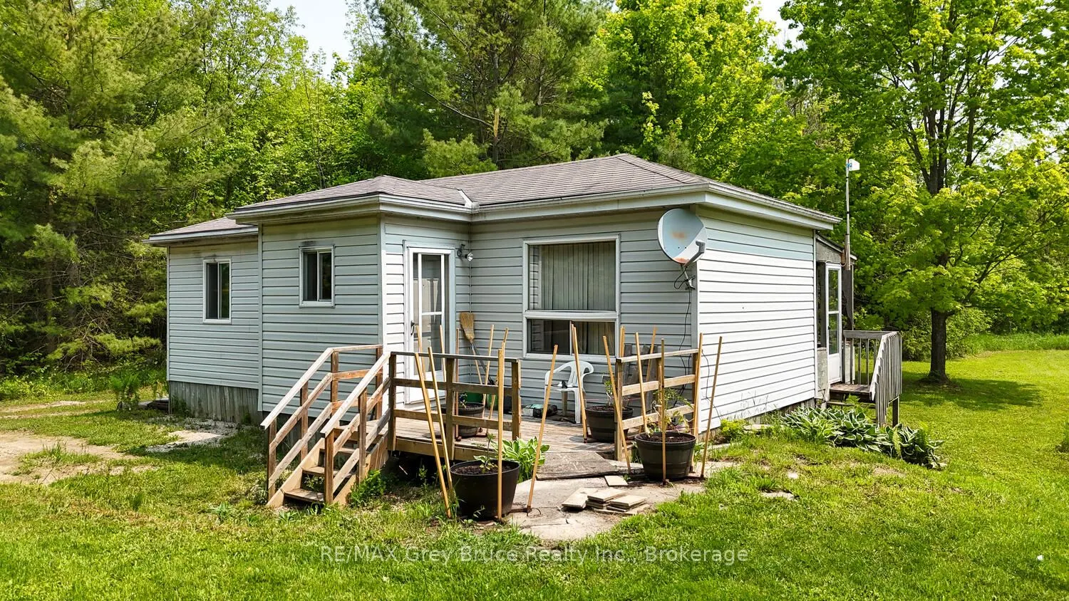 1033 Bruce Road 9