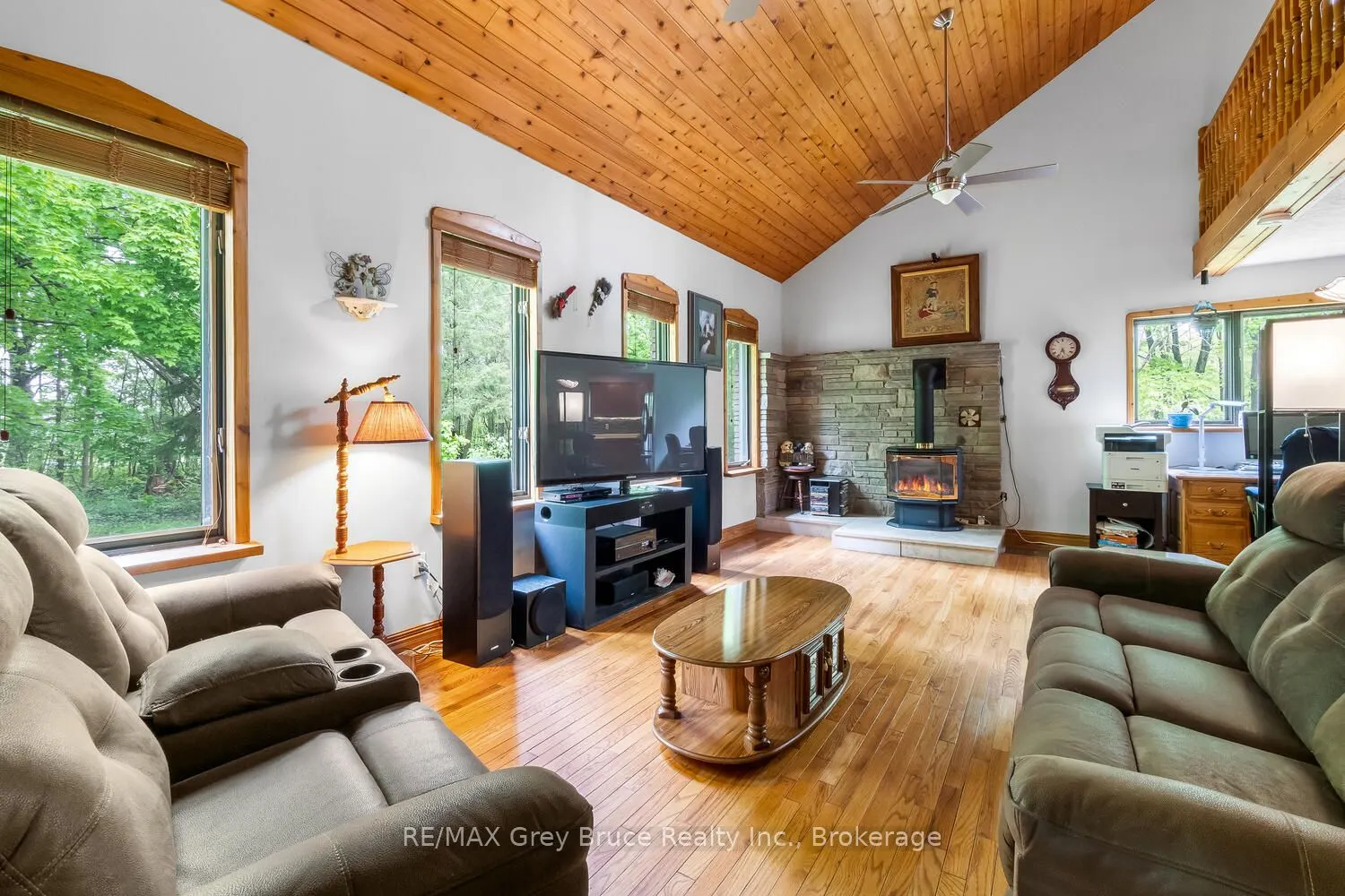 1033 Bruce Road 9