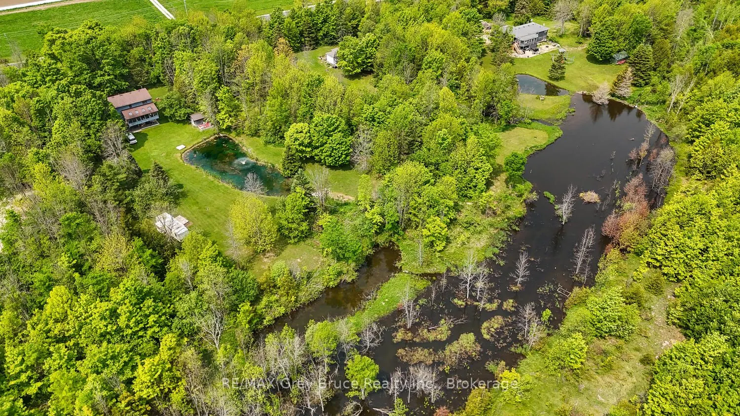 1033 Bruce Road 9