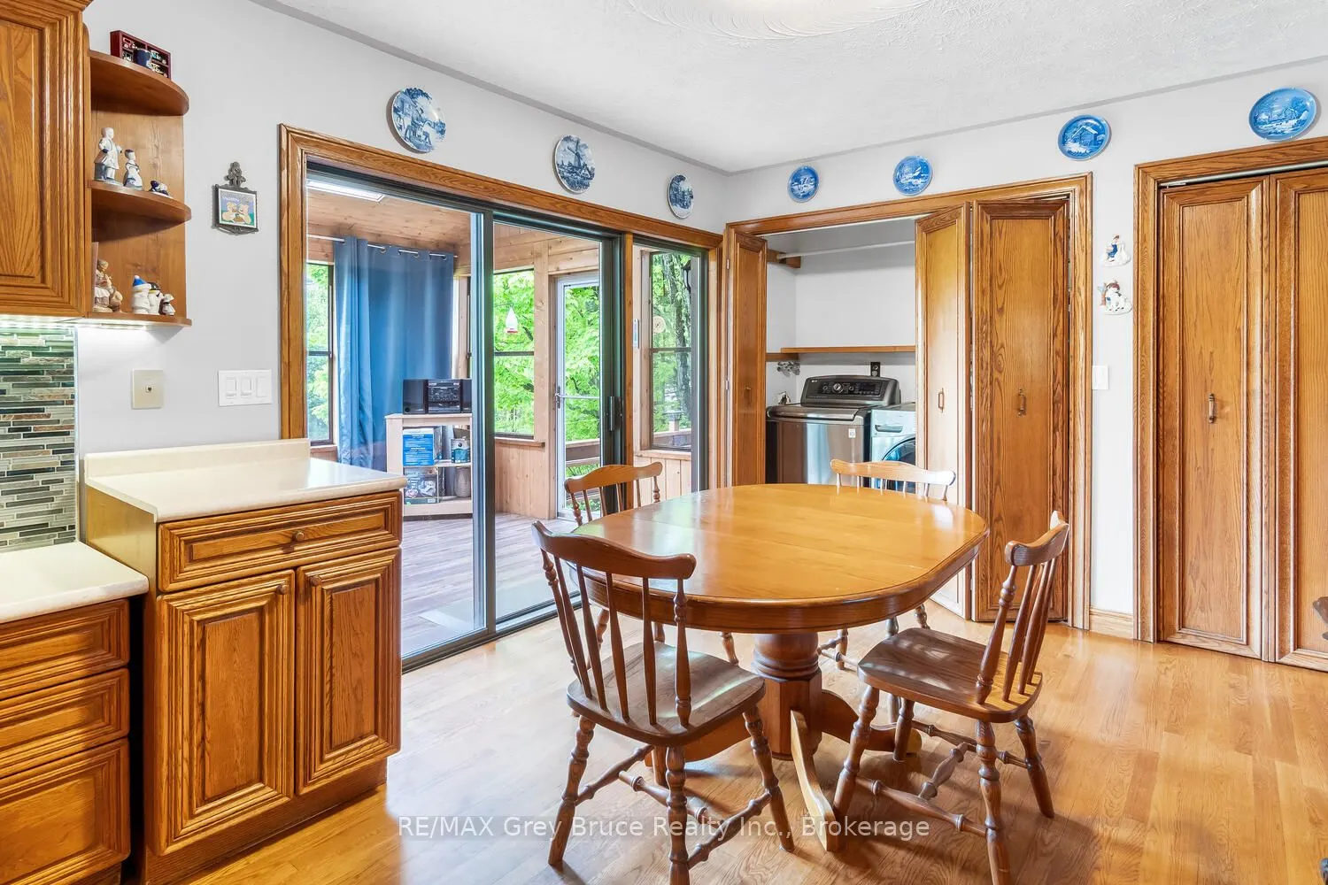 1033 Bruce Road 9