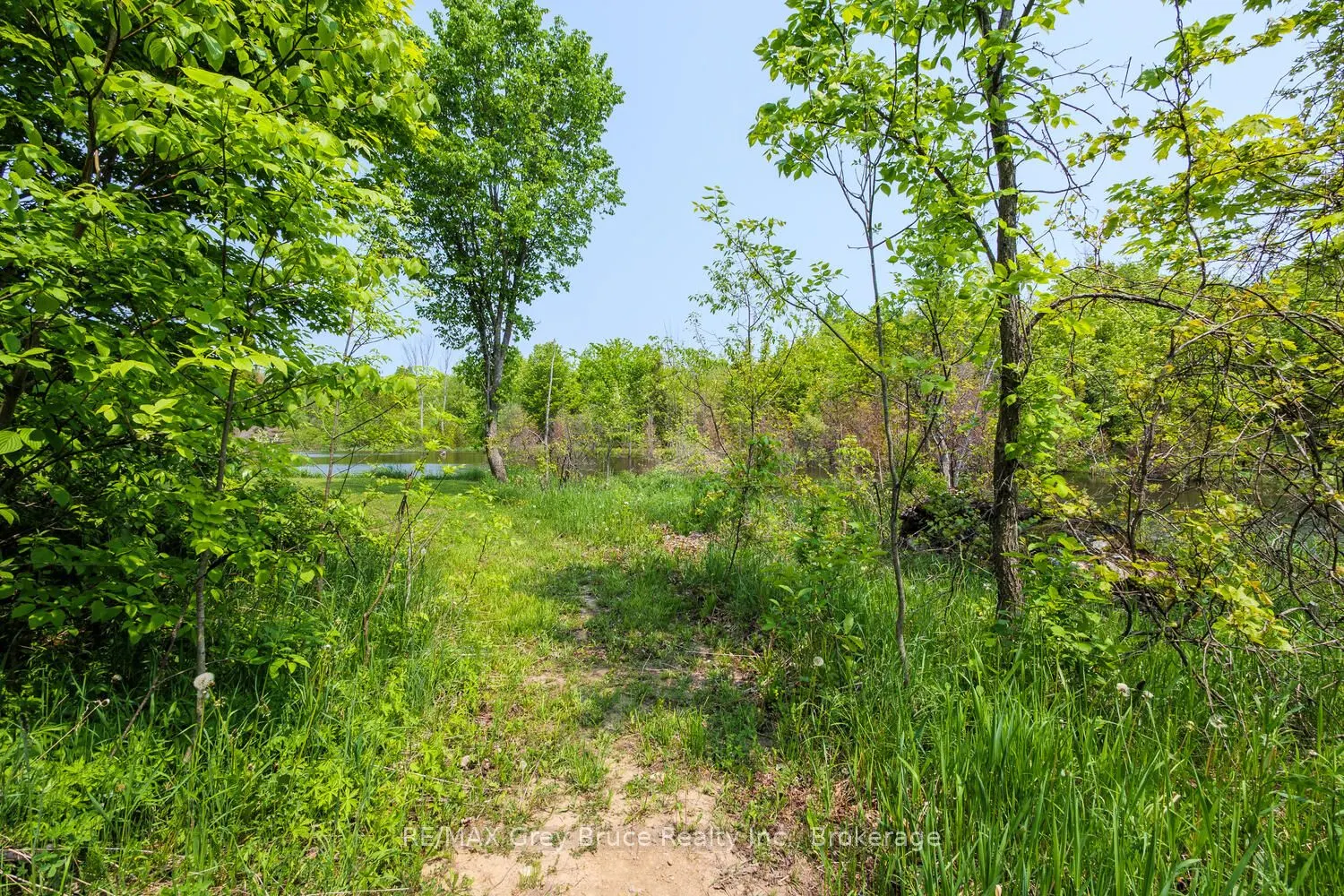 1033 Bruce Road 9
