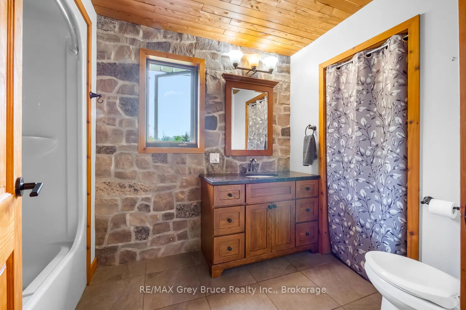 1033 Bruce Road 9