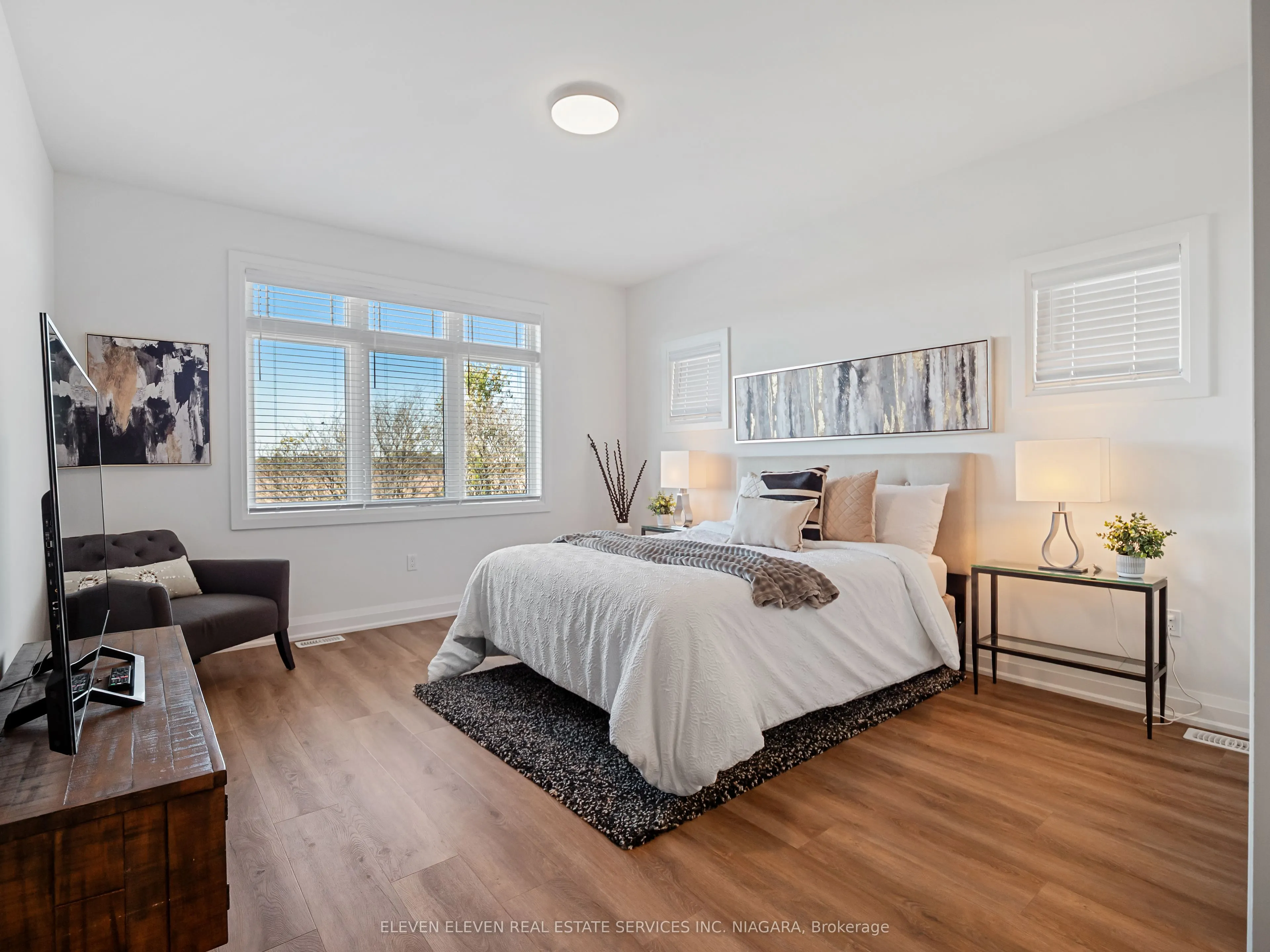 7483 Sherrilee Crescent