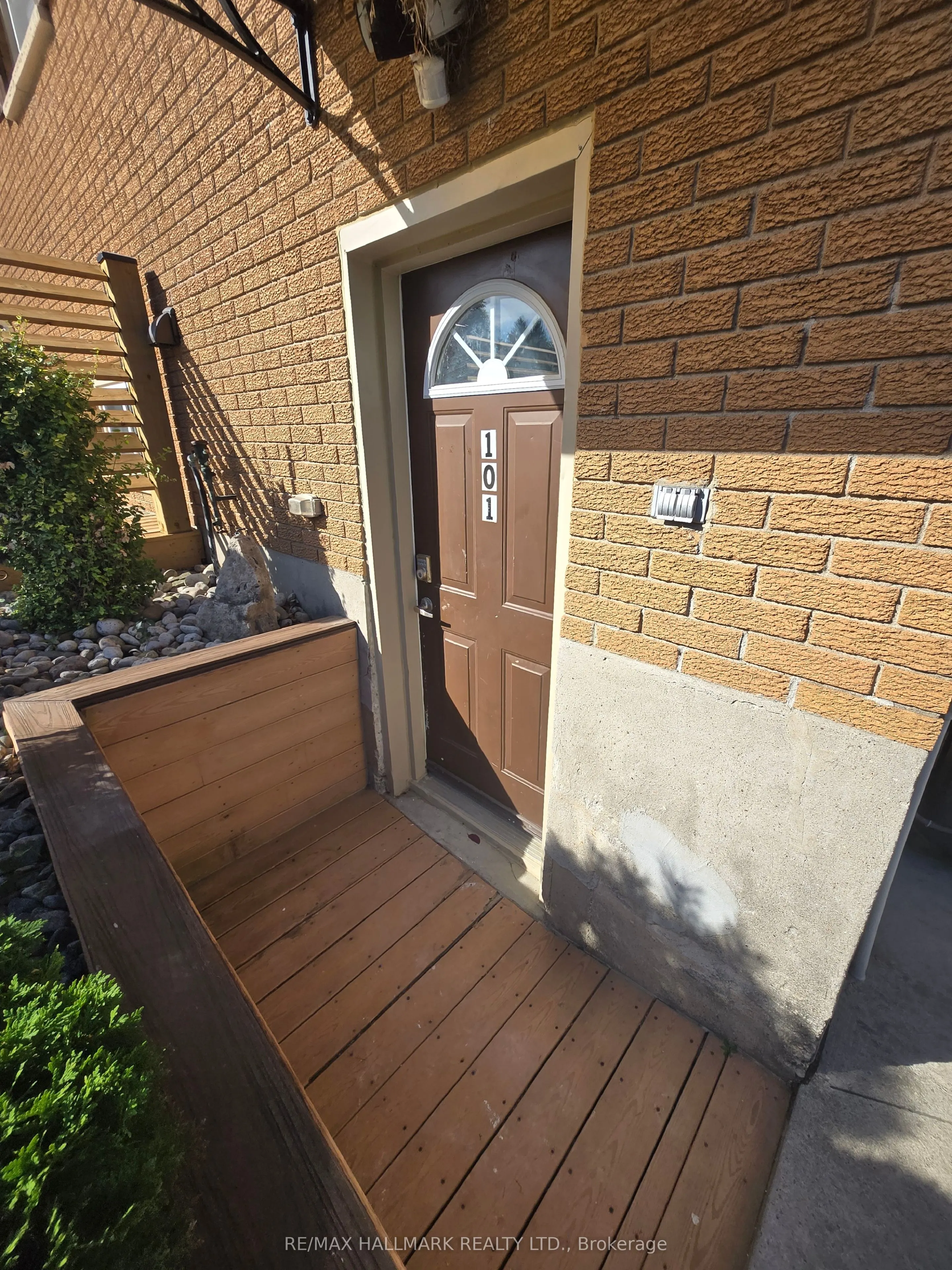 18 Summerside Crescent, #101