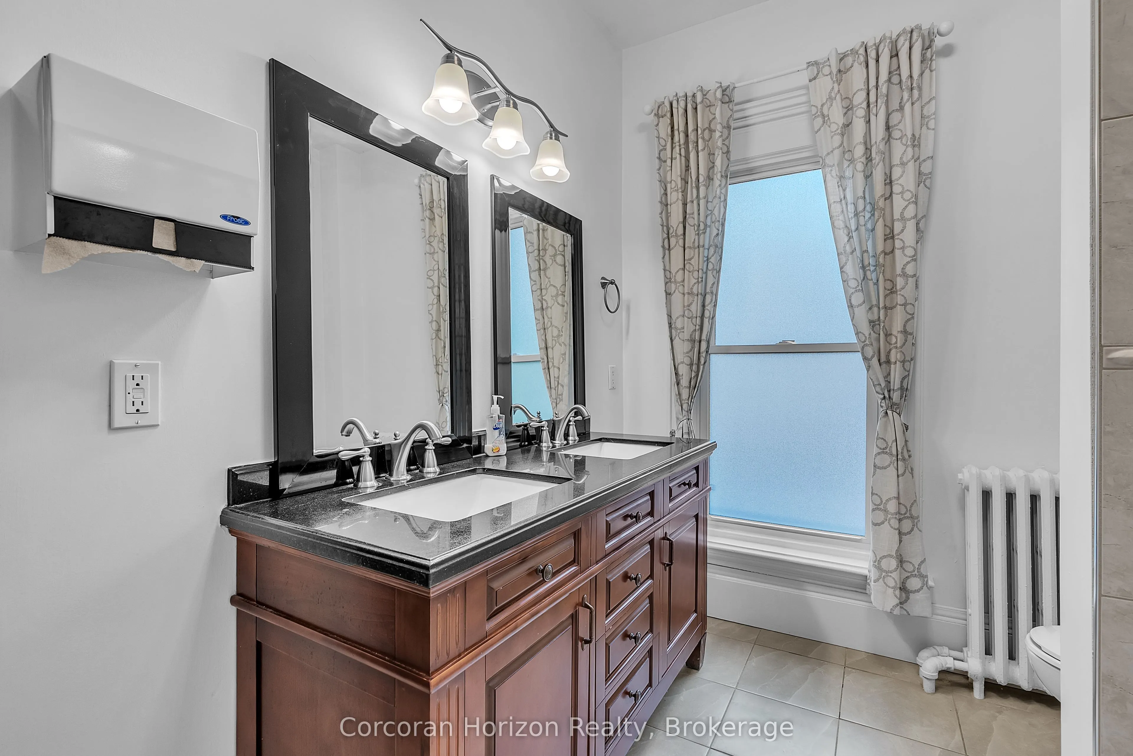 203 MacNab Street S, #2nd