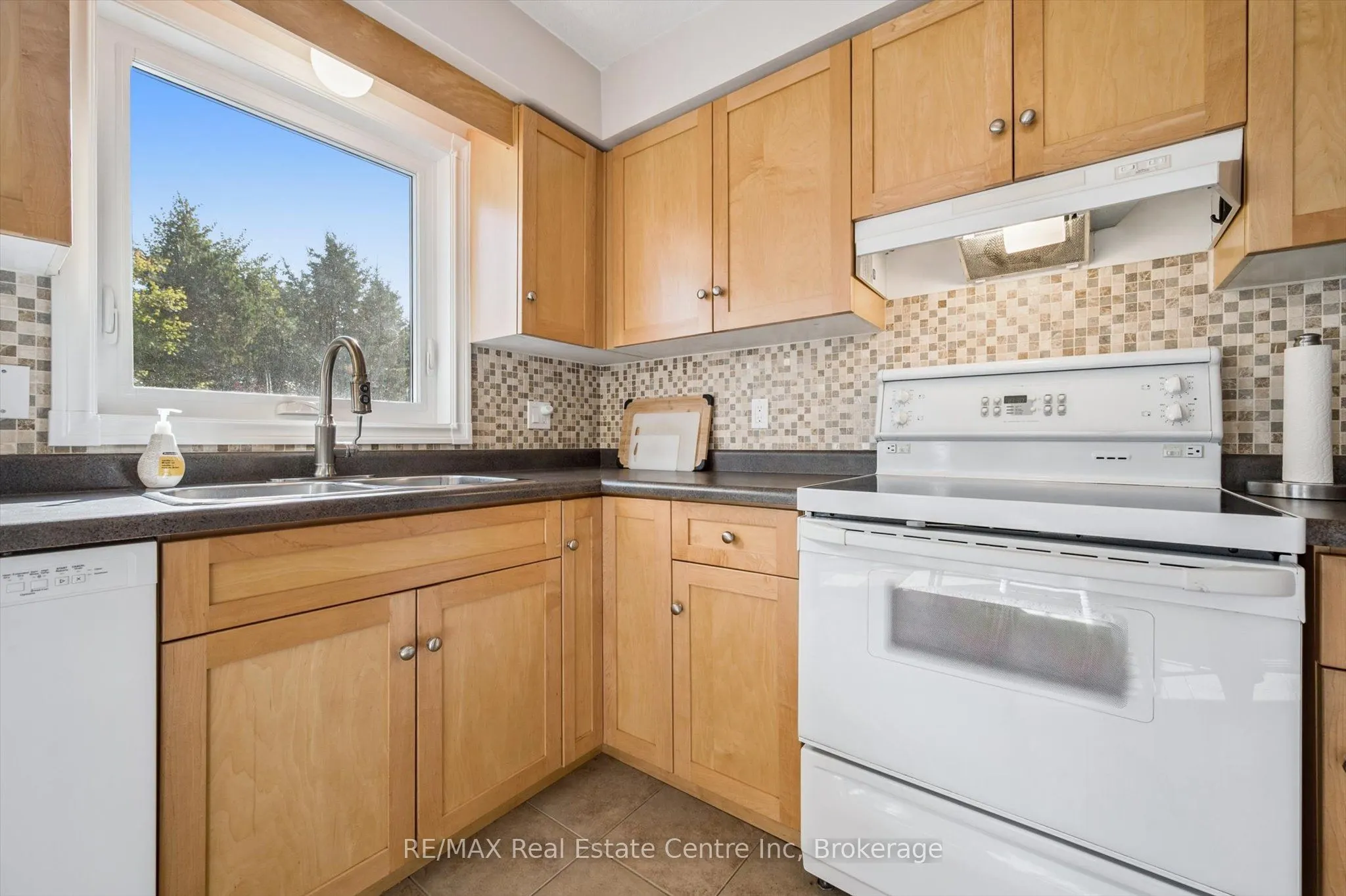 80 Clairfields Drive W