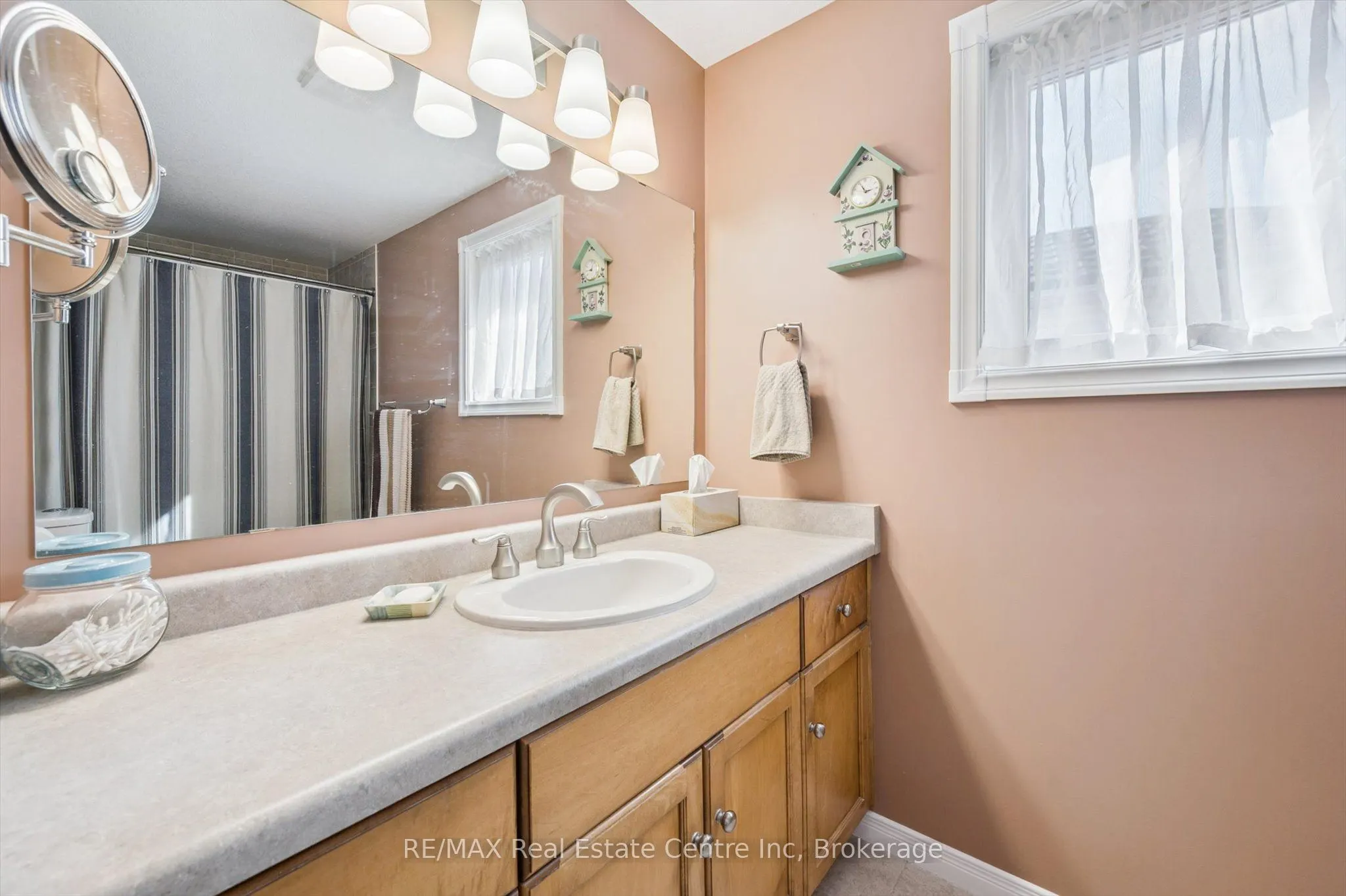 80 Clairfields Drive W