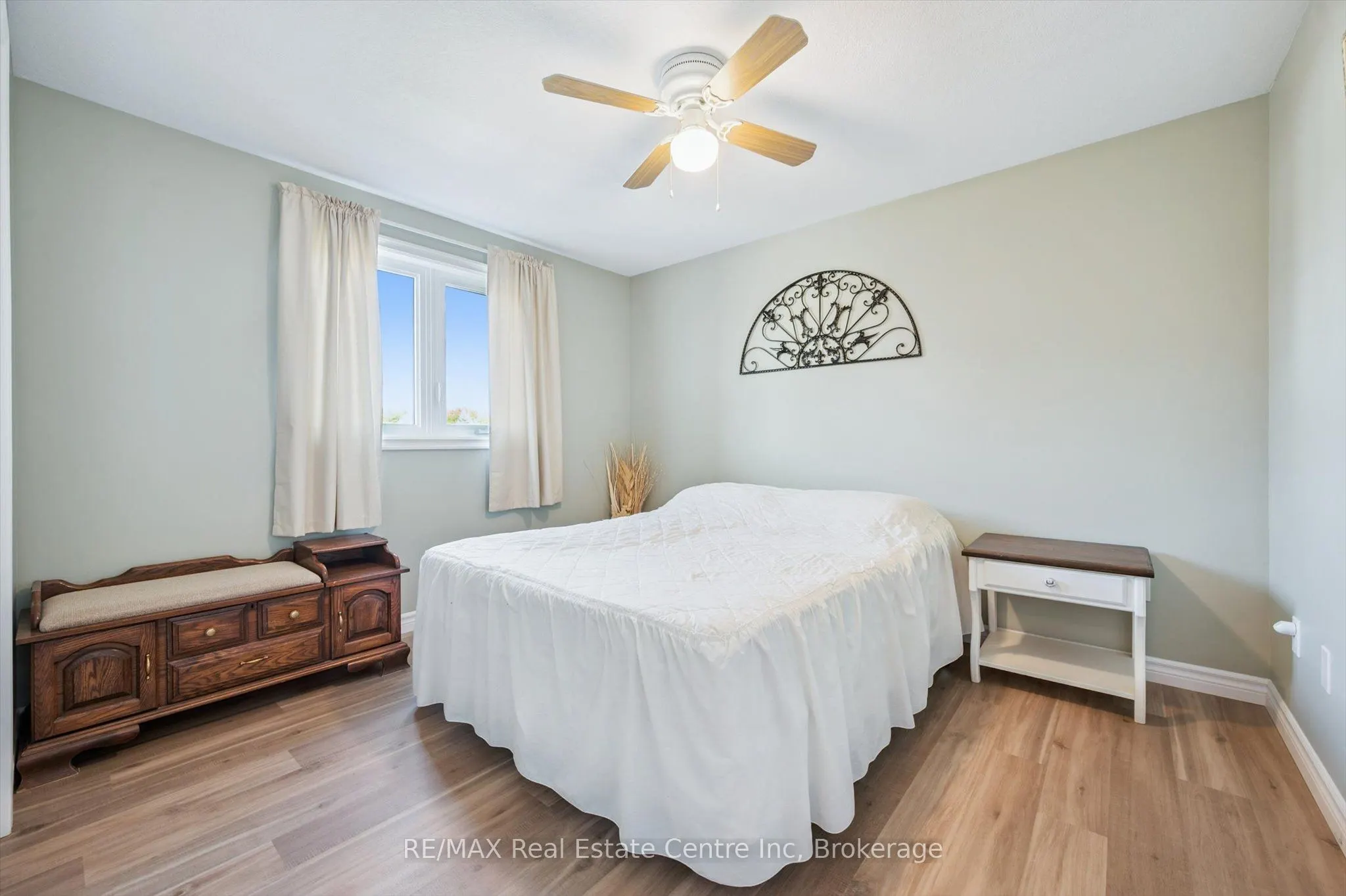 80 Clairfields Drive W