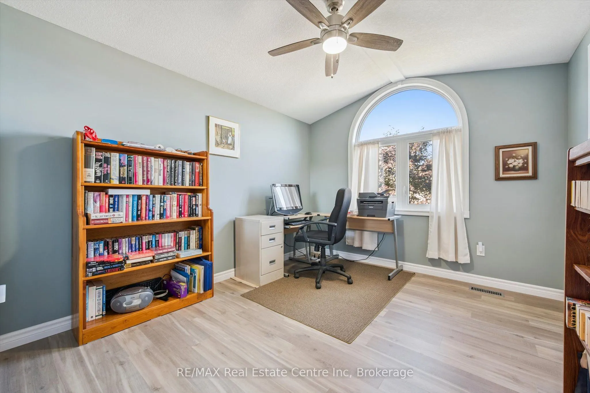 80 Clairfields Drive W